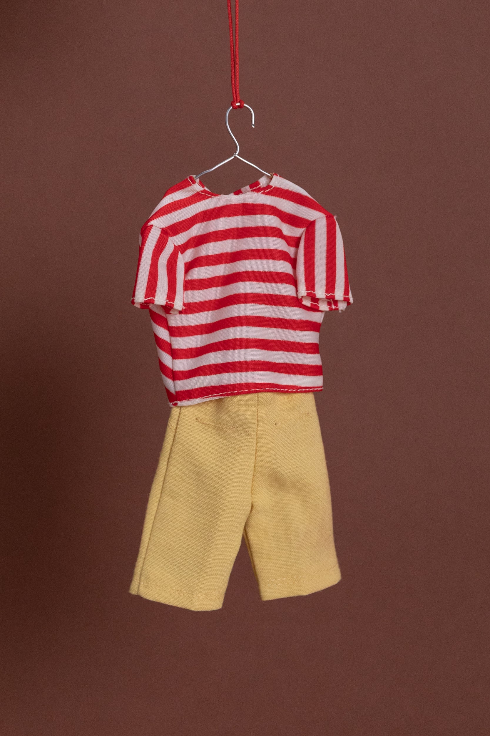 COLLECTABLE OUTFIT ORNAMENT 08