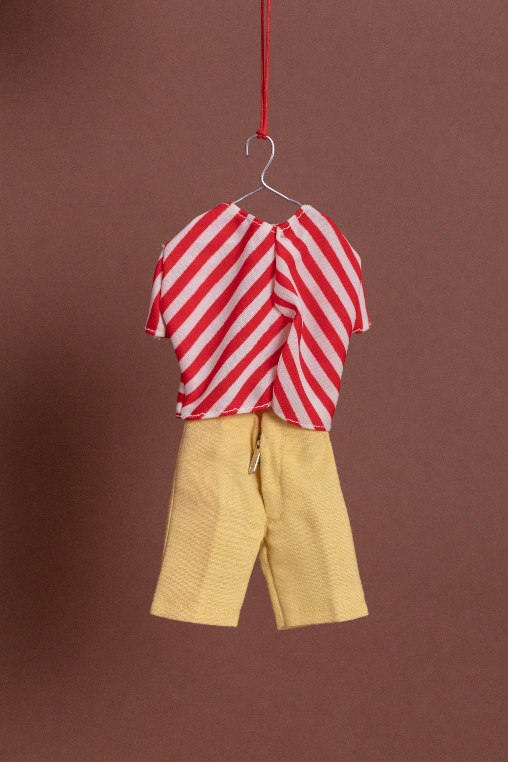 COLLECTABLE OUTFIT ORNAMENT 08