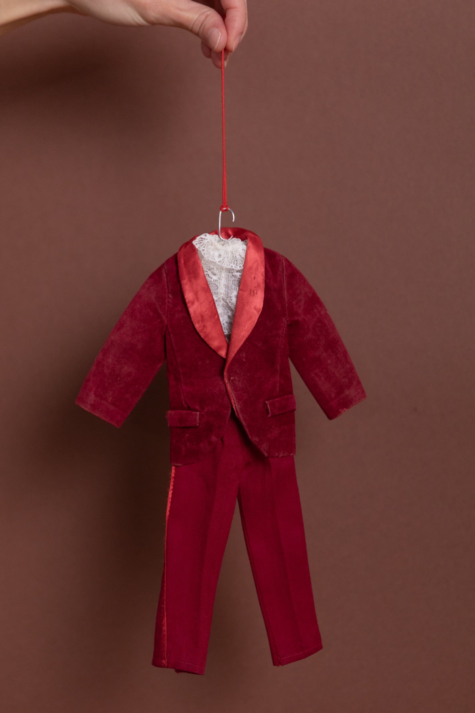 COLLECTABLE OUTFIT ORNAMENT 10