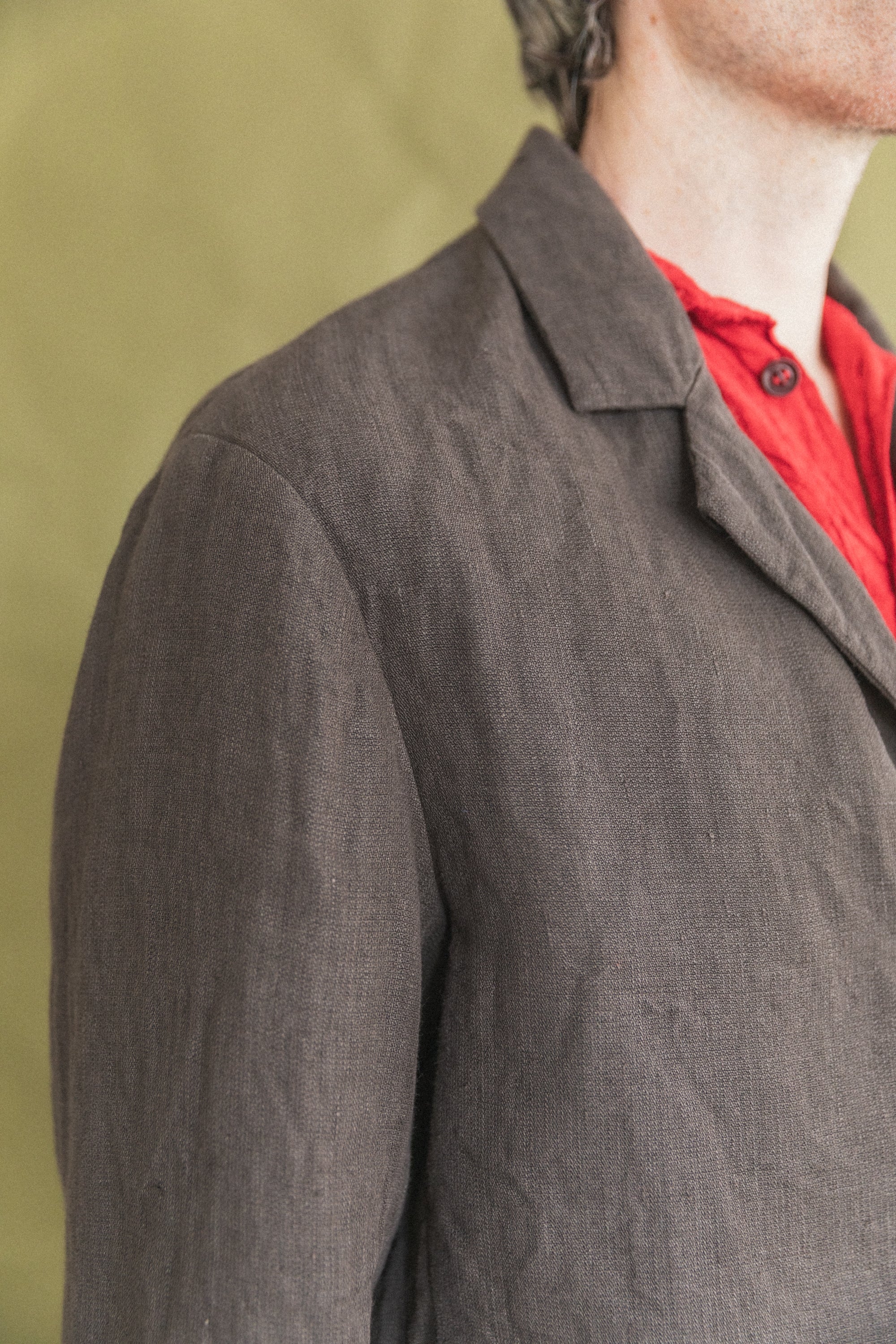 THREE BUTTON JACKET IN SHALE GREY DOBBY WEAVE HEMP