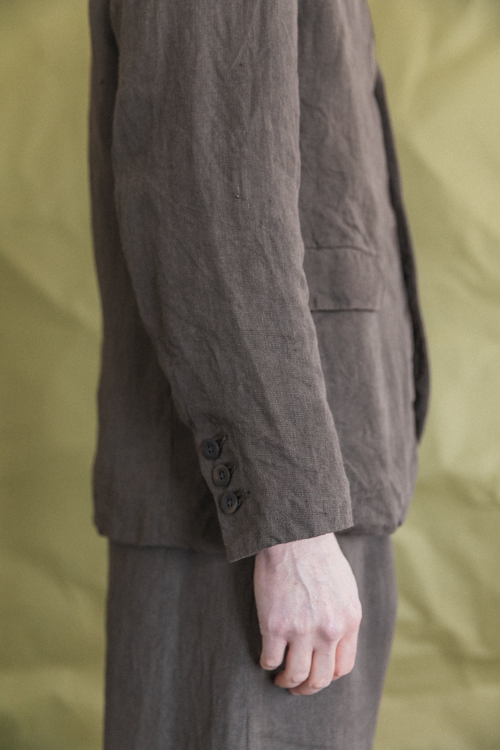 THREE BUTTON JACKET IN SHALE GREY DOBBY WEAVE HEMP