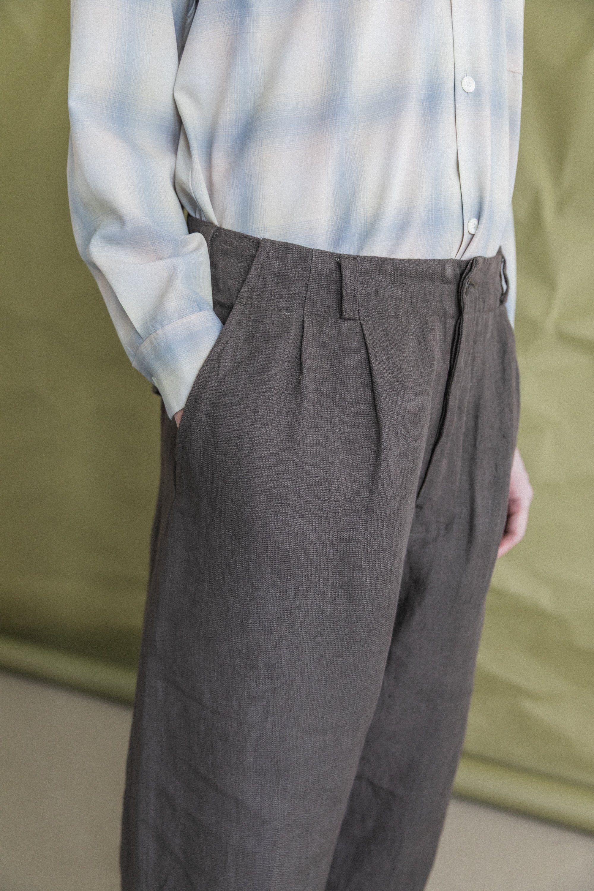 TWO PLEAT PANTS SHALE GREY DOBBY WEAVE HEMP