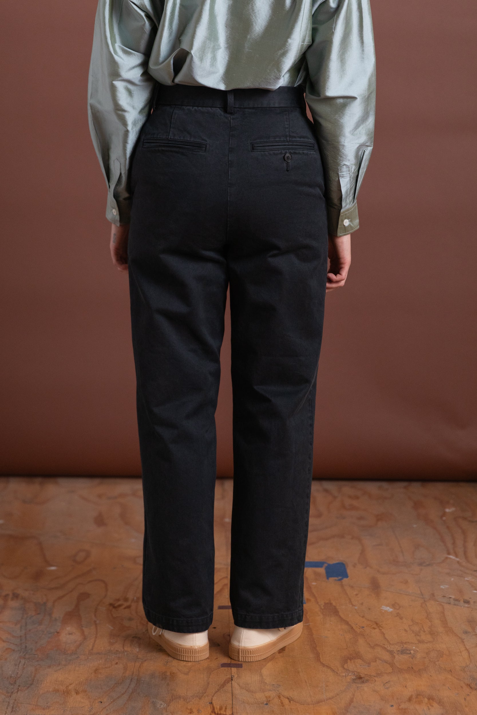 PRODUCT DYED FINX CHINO NARROW PANTS IN BLACK