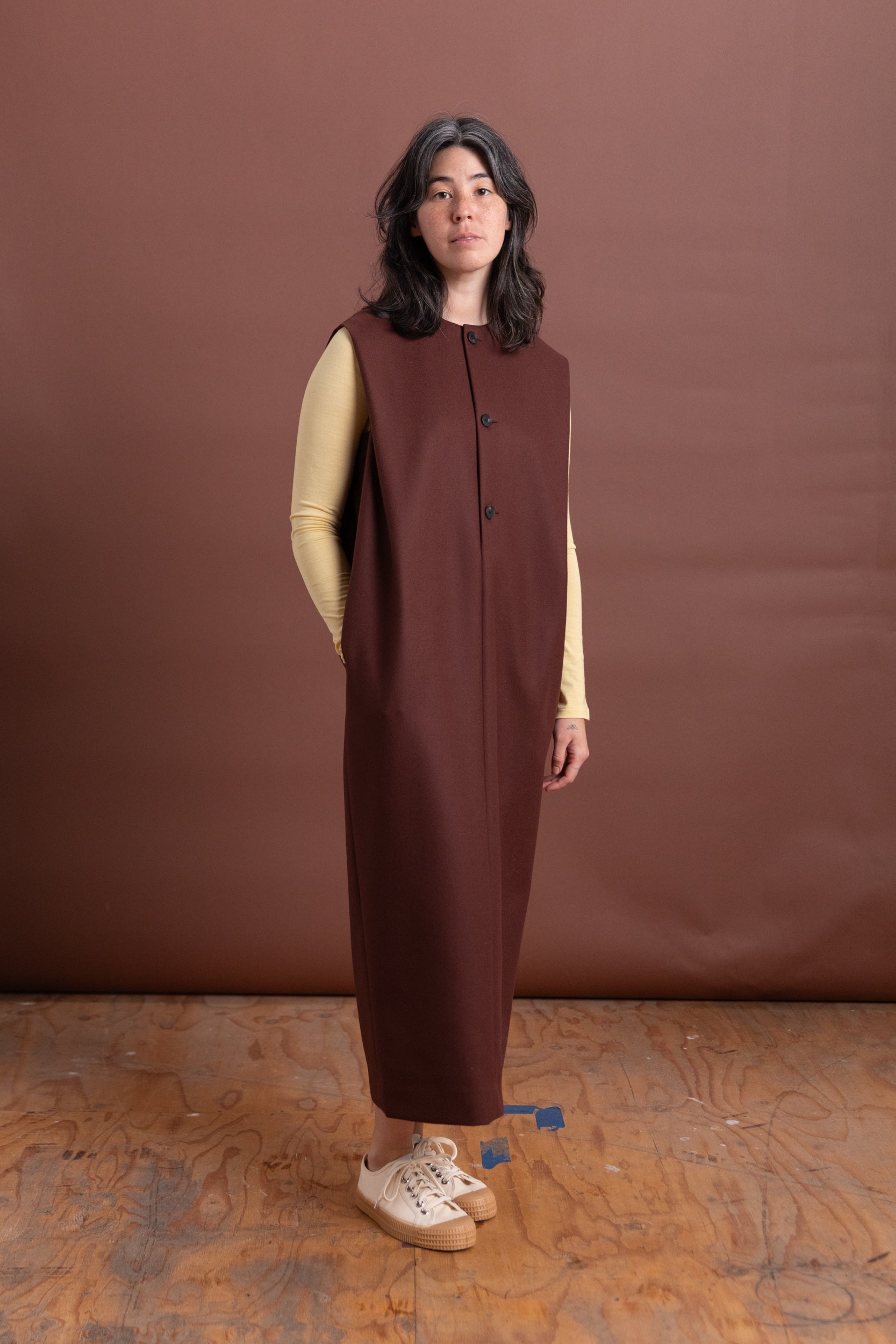 LIGHT MELTON SLEEVELESS DRESS IN BORDEAUX