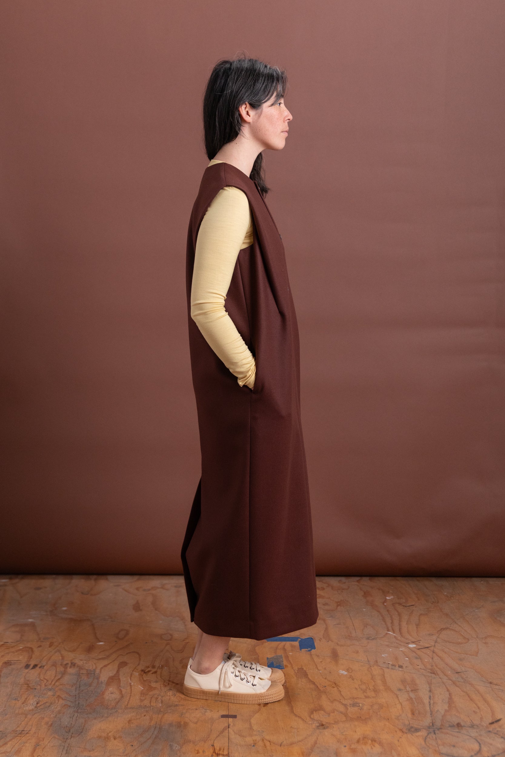 LIGHT MELTON SLEEVELESS DRESS IN BORDEAUX