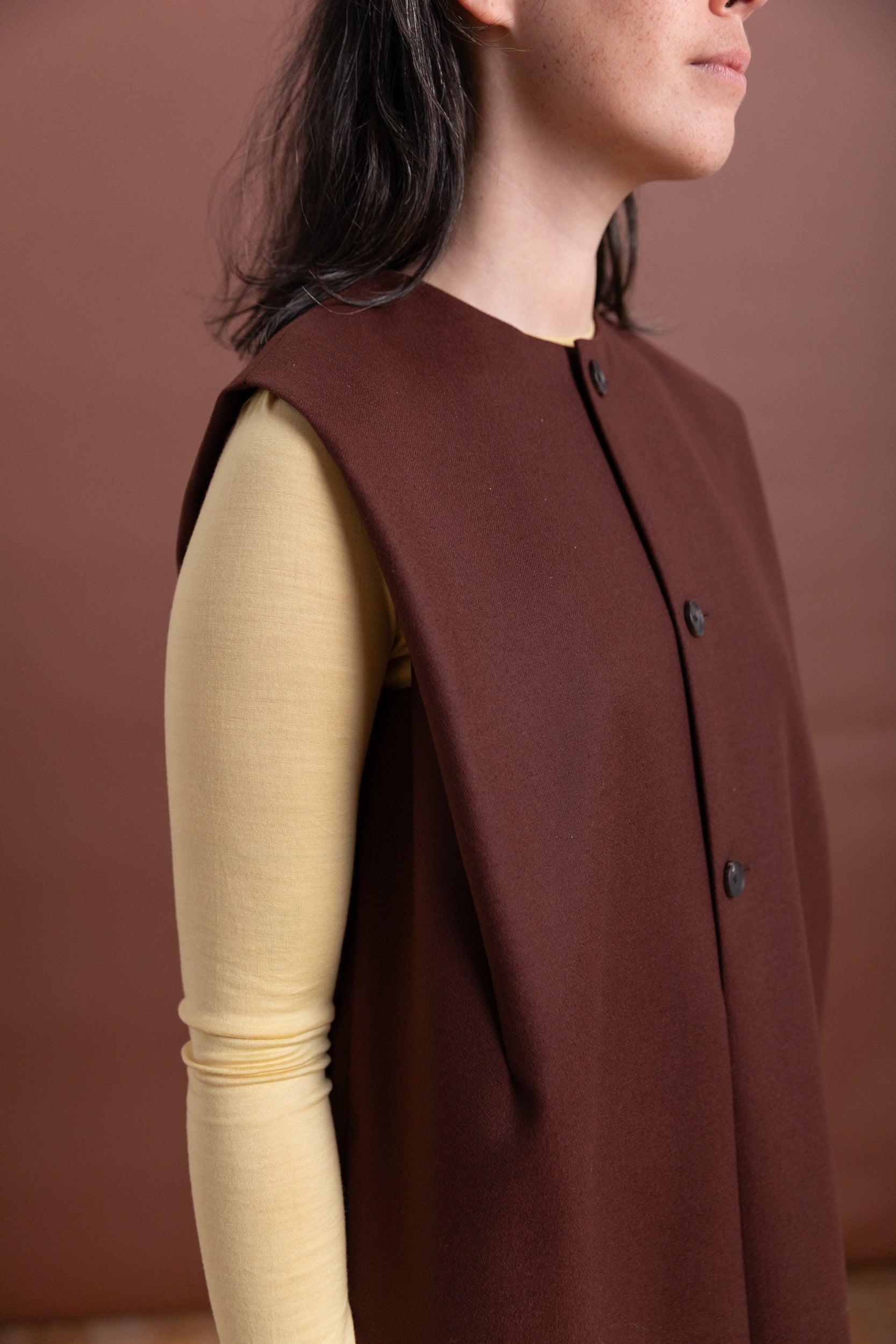 LIGHT MELTON SLEEVELESS DRESS IN BORDEAUX