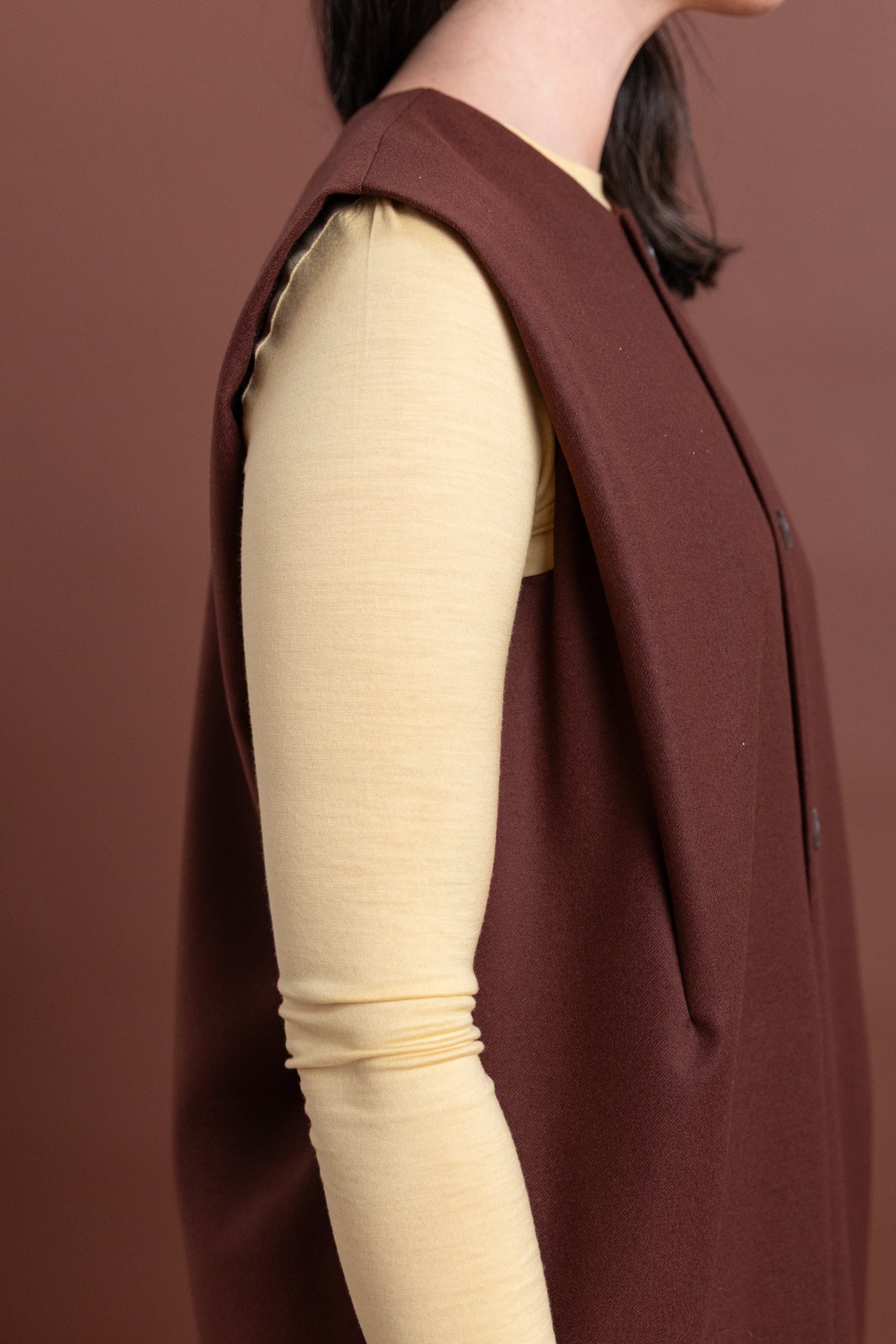 LIGHT MELTON SLEEVELESS DRESS IN BORDEAUX