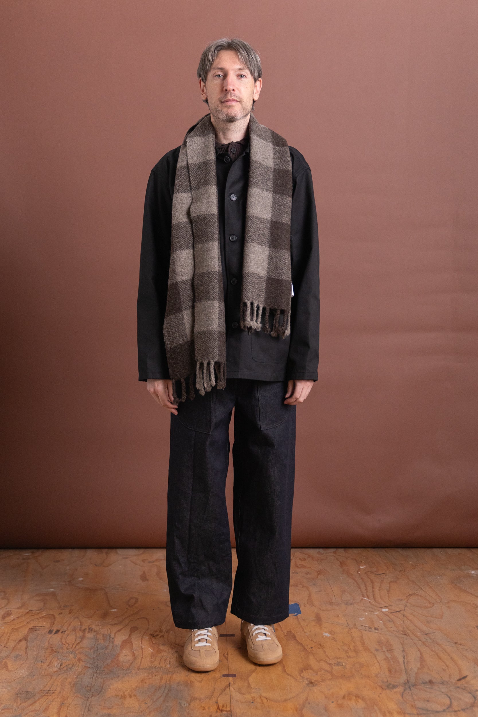 FELTED BLANKET SCARF IN SHEEP'S BLACK BROAD CHECK