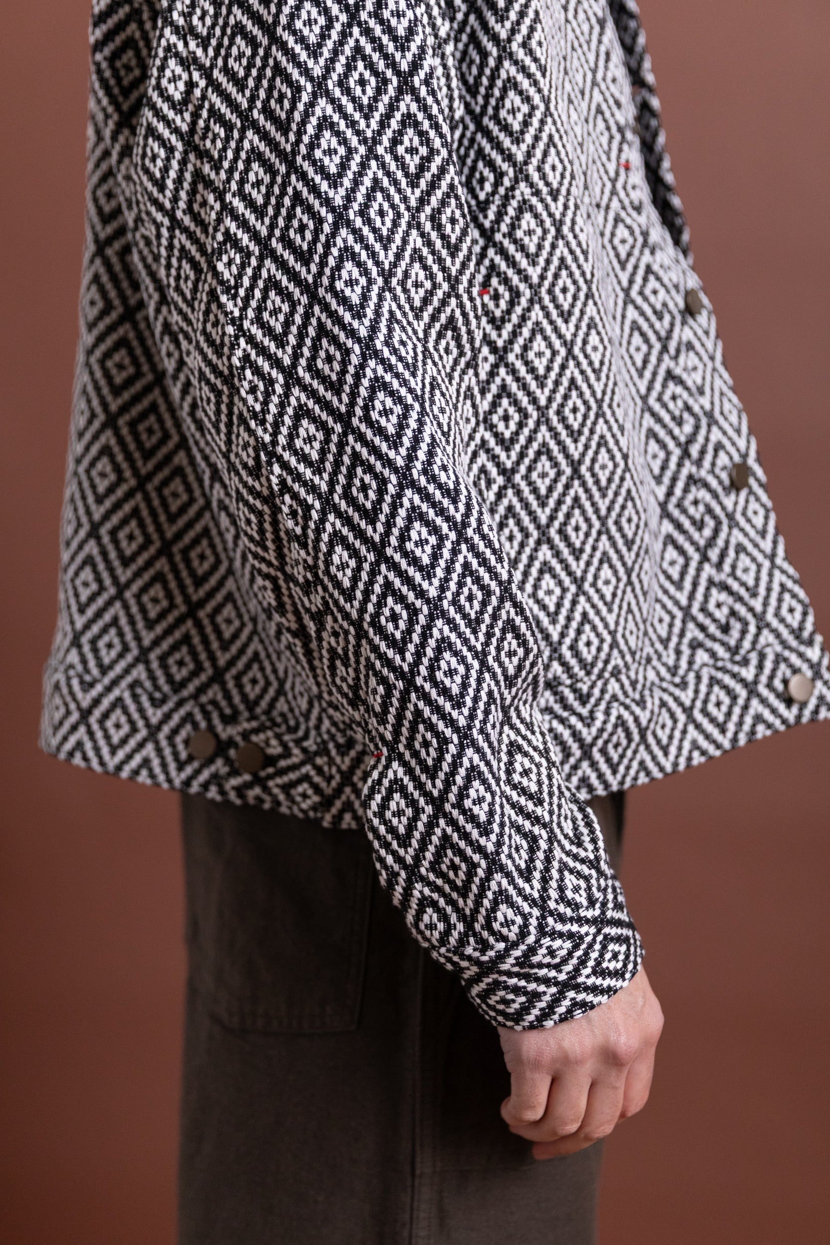 TRUCKER JACKET IN HANDWOVEN BLACK DIAMOND COTTON