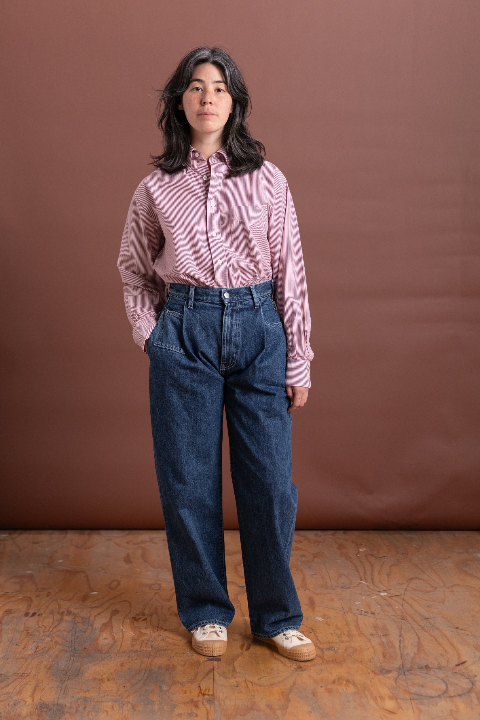 PLEATED JEANS WITH PATCH COIN POCKET