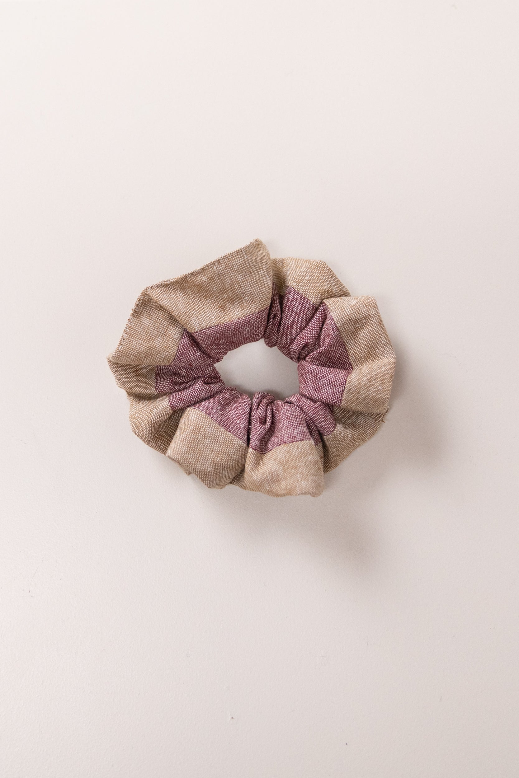 MEDIUM PLUM AND TAUPE LINEN SCRUNCHIE
