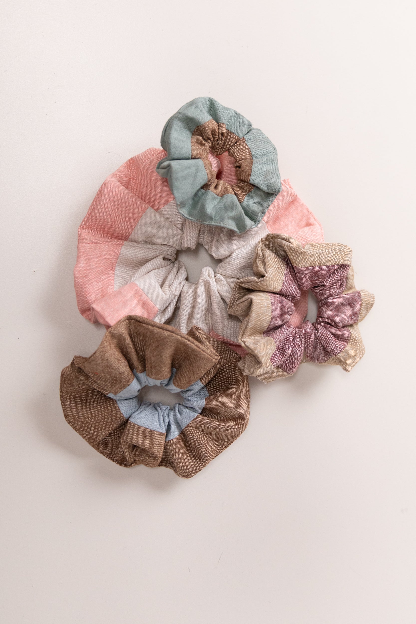 MEDIUM PLUM AND TAUPE LINEN SCRUNCHIE
