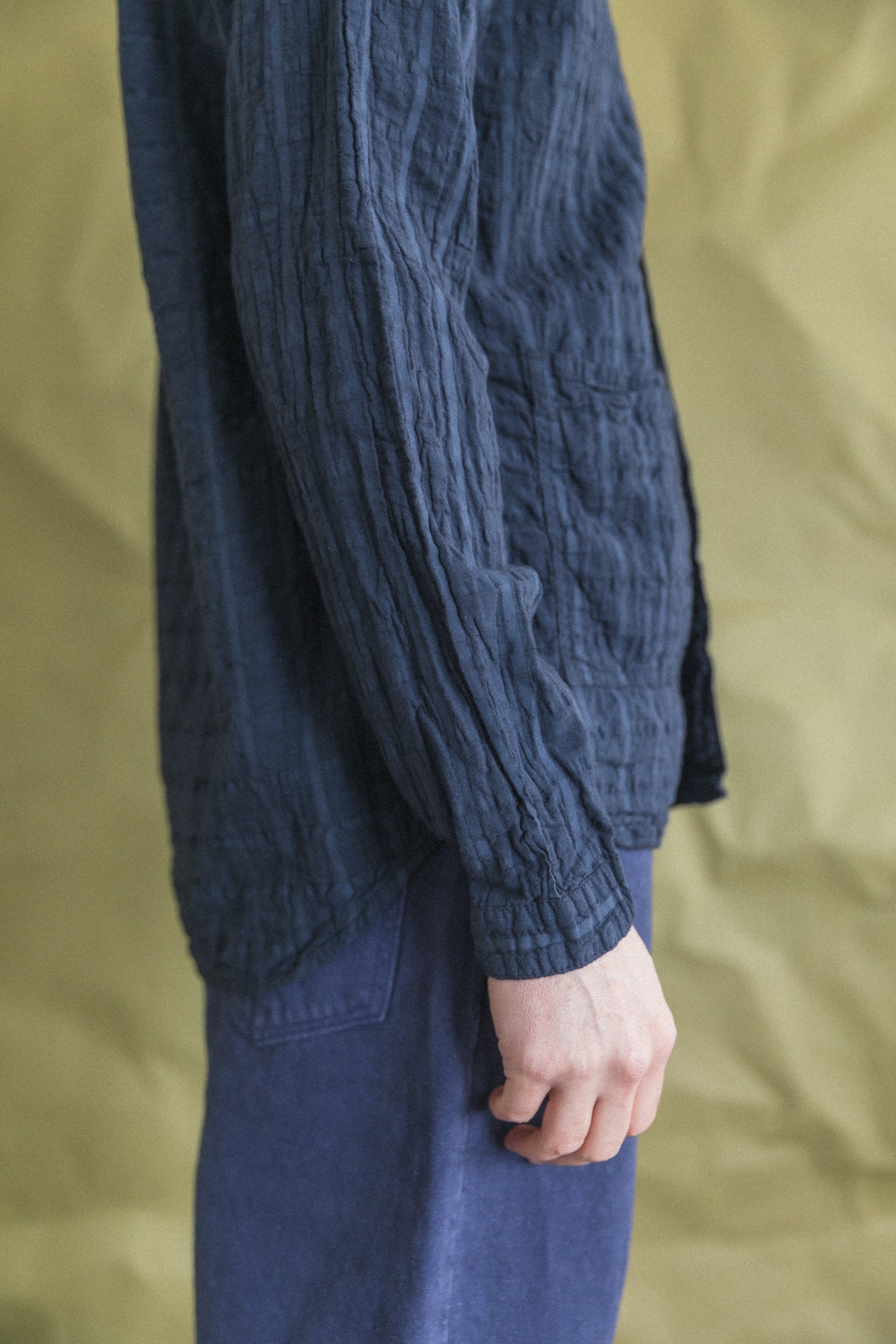 FLIPPED COLLAR SHIRT IN HADAL BLUE AIRBAG CAMBRIC