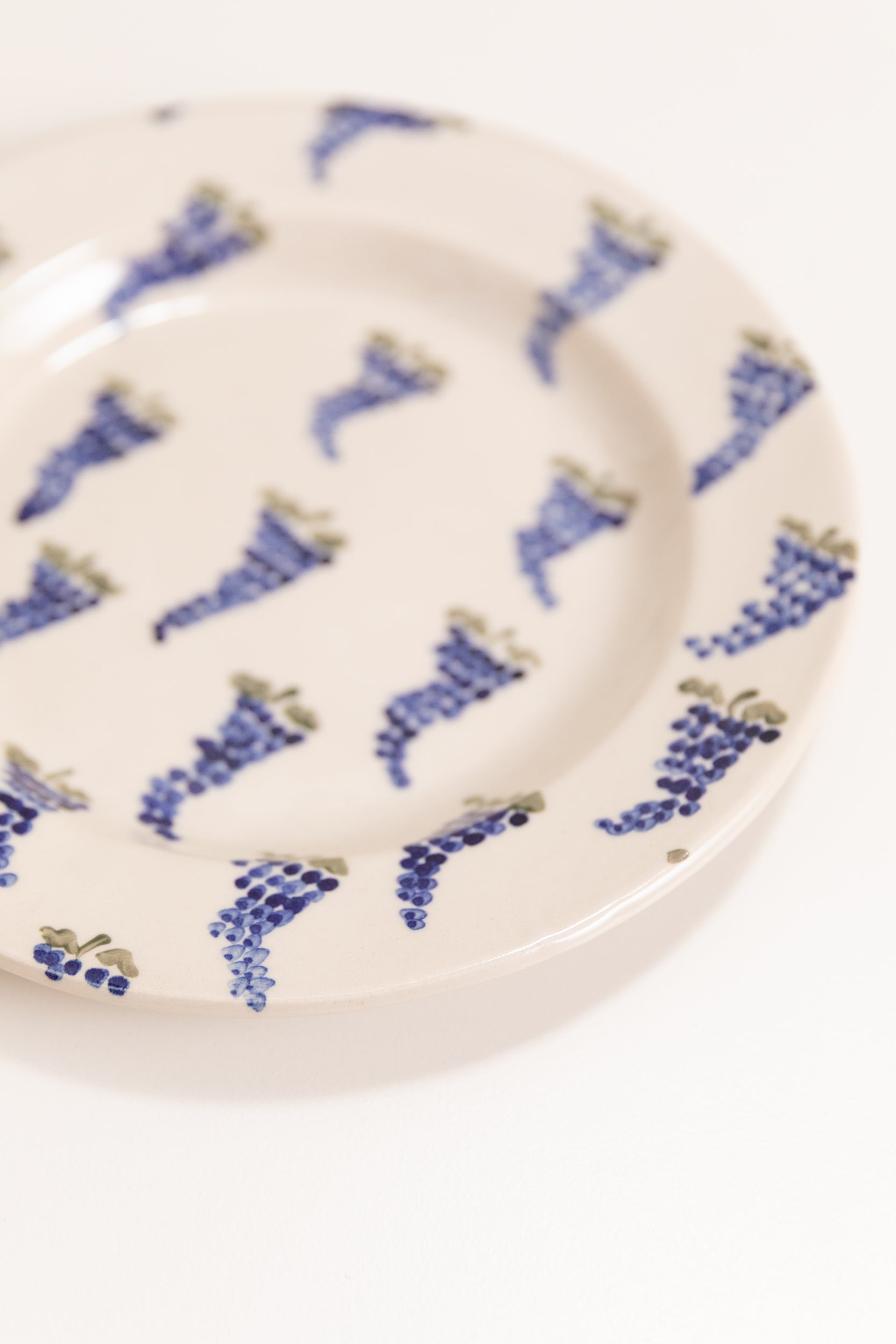 GRAPES MEDIUM ROUND PLATE