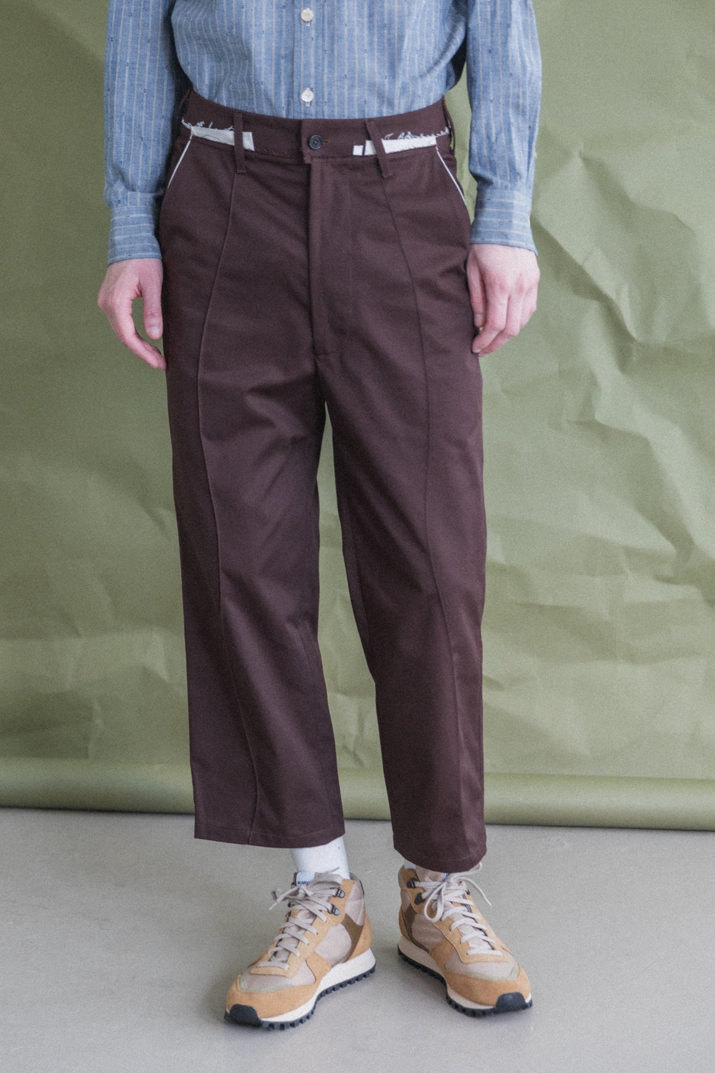SLACK PANTS IN BROWN