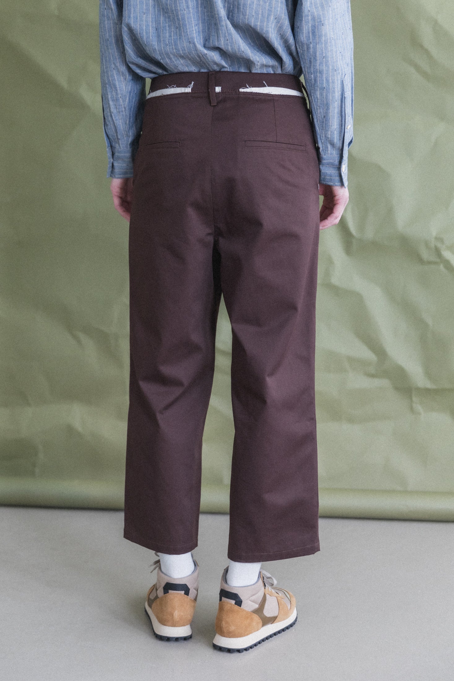 SLACK PANTS IN BROWN