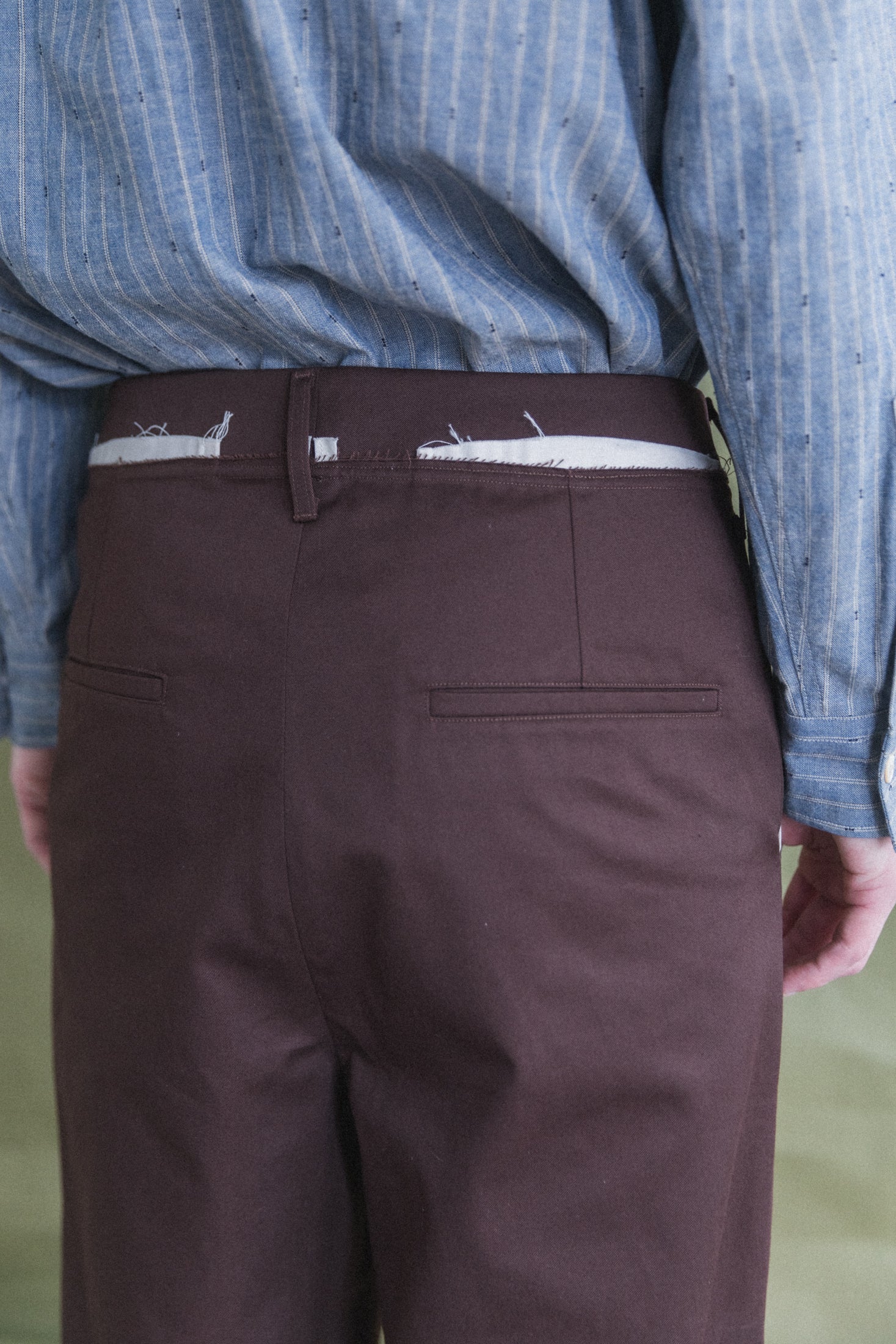 SLACK PANTS IN BROWN