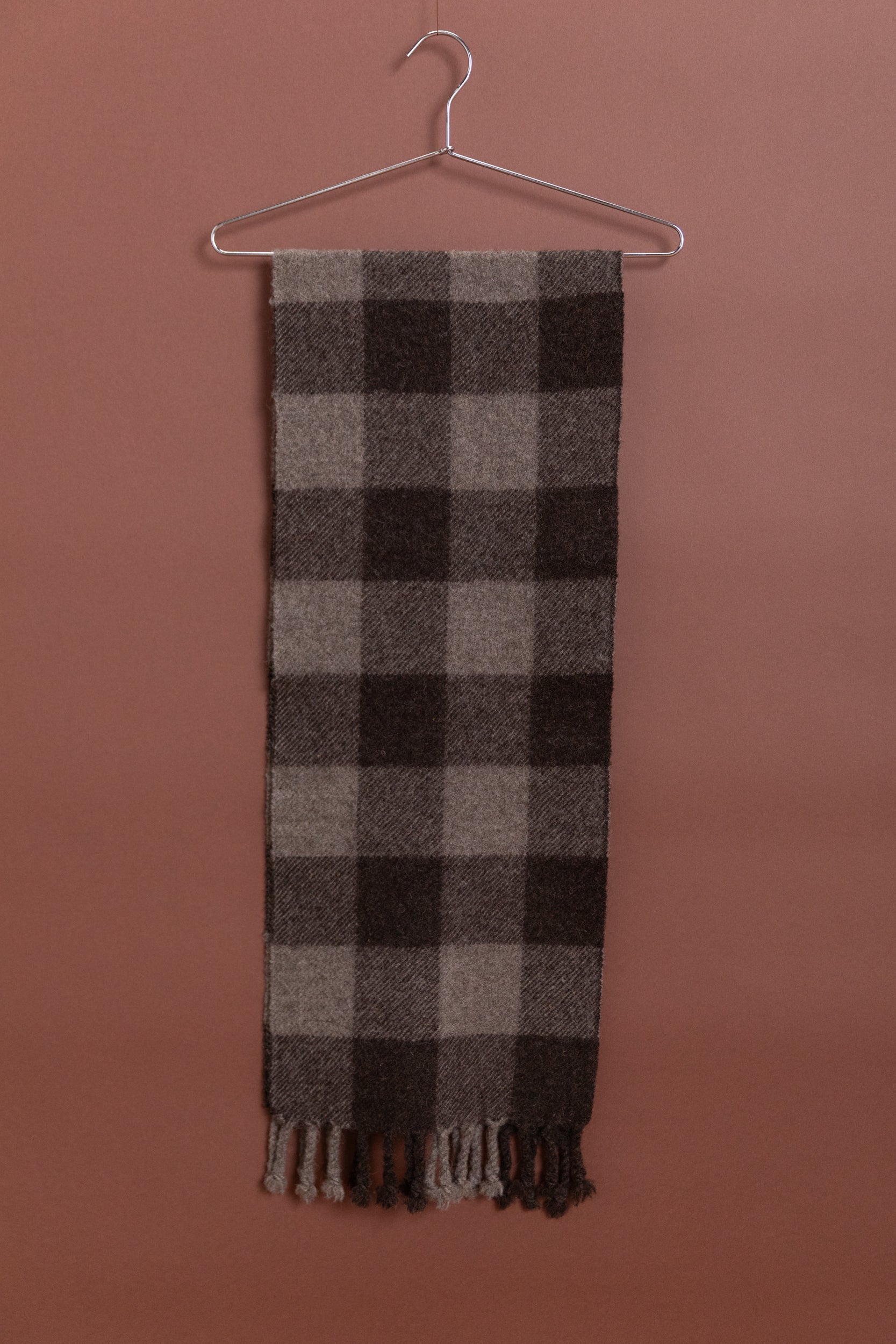 FELTED BLANKET SCARF IN SHEEP'S BLACK BROAD CHECK