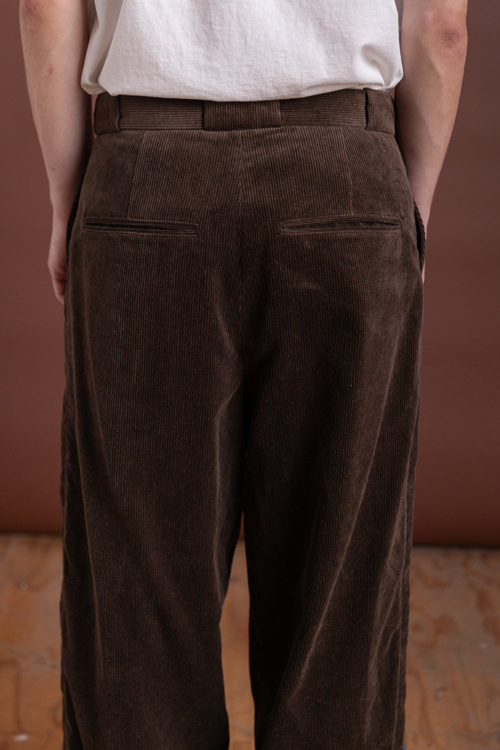 FLAT FRONT PANTS IN BROWN SUMI INK CORDUROY