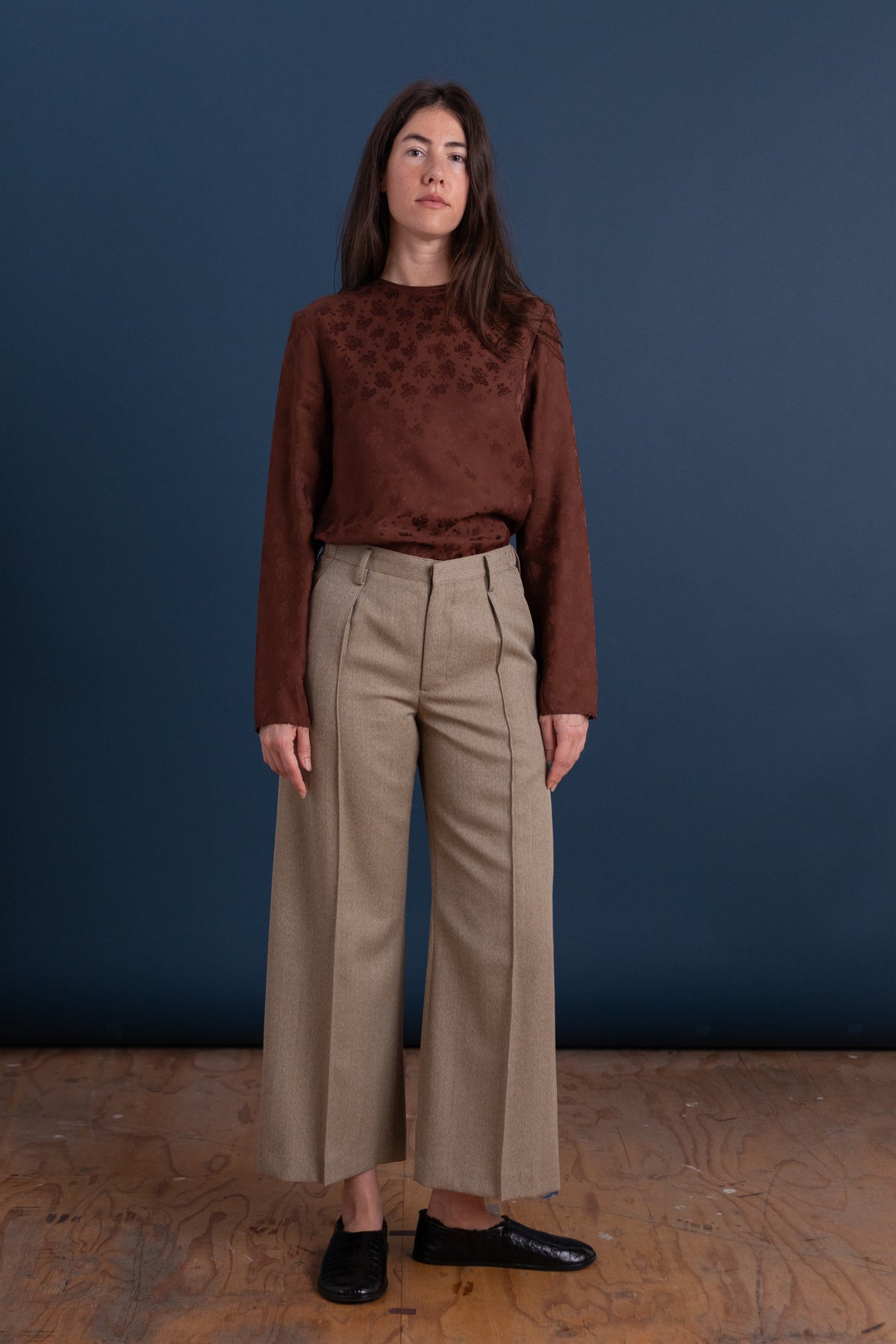 ONE-TUCK BAGGY TROUSERS IN BEIGE WOOL MOHAIR
