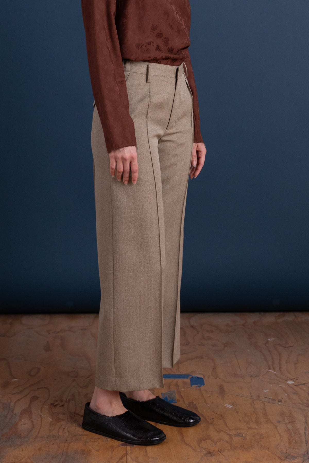 ONE-TUCK BAGGY TROUSERS IN BEIGE WOOL MOHAIR