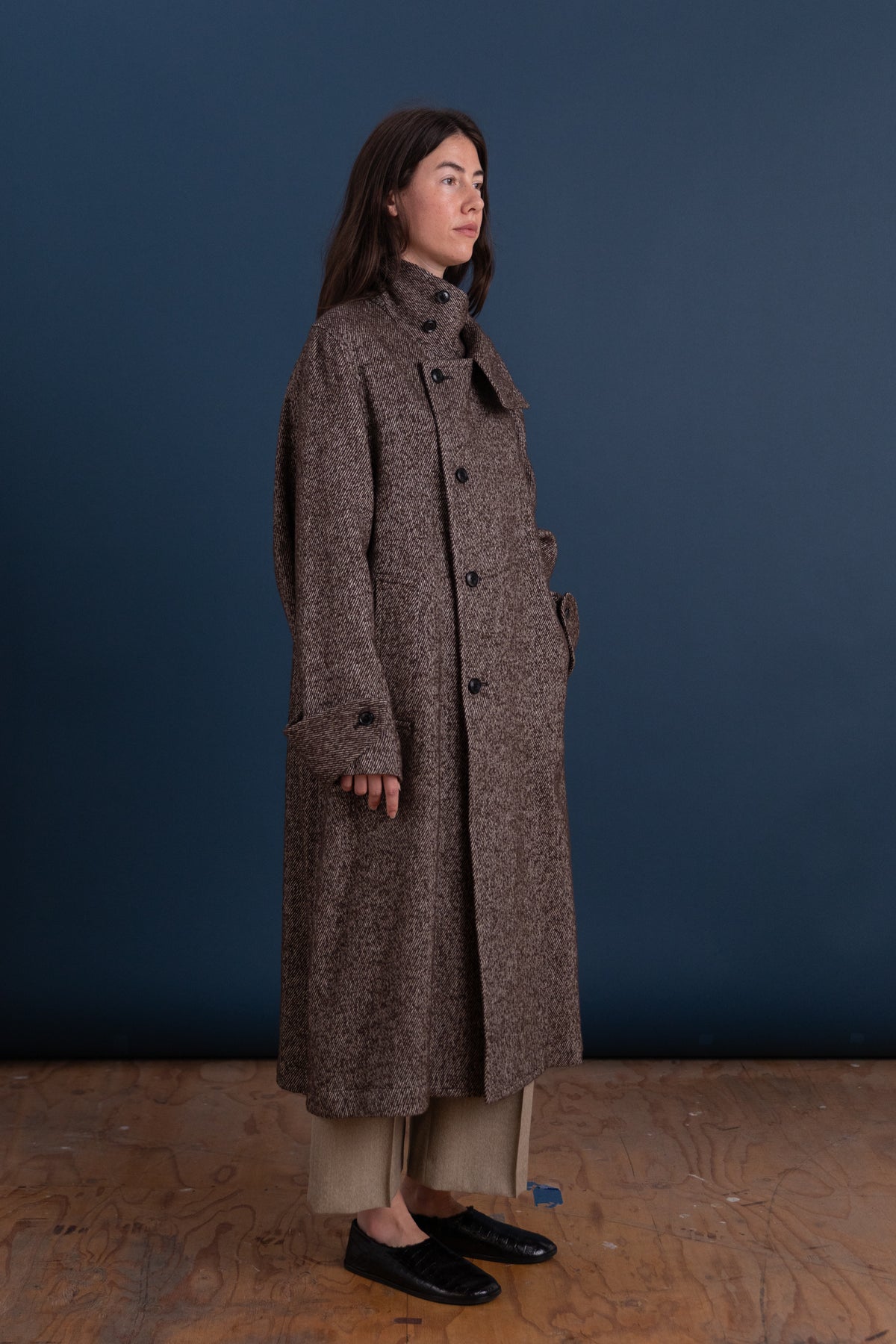 STAND COLLAR COAT IN BROWN WOOL