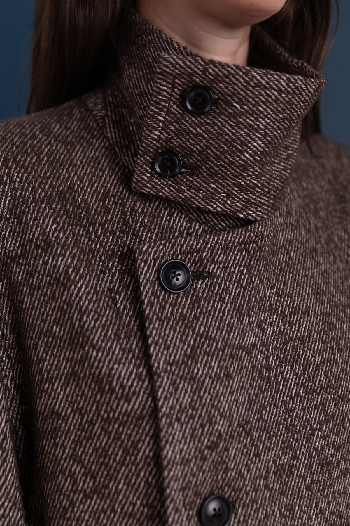 STAND COLLAR COAT IN BROWN WOOL