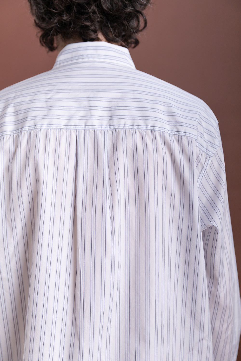 DISTANT SHIRT IN CONVENTIONAL STRIPE