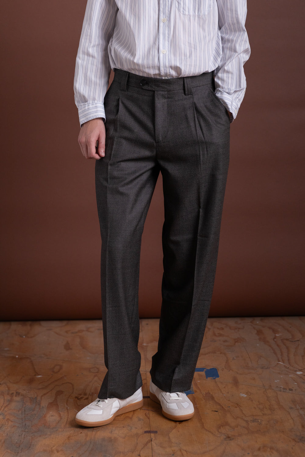 SERVICE TROUSERS IN WARM GREY TWIST WOOL
