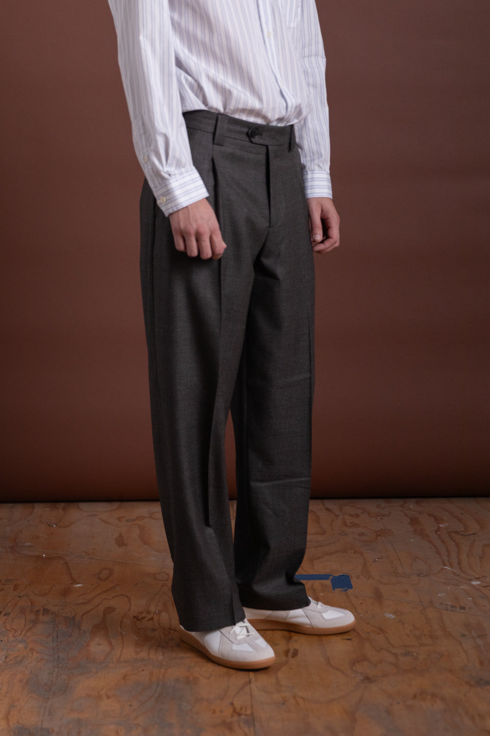 SERVICE TROUSERS IN WARM GREY TWIST WOOL