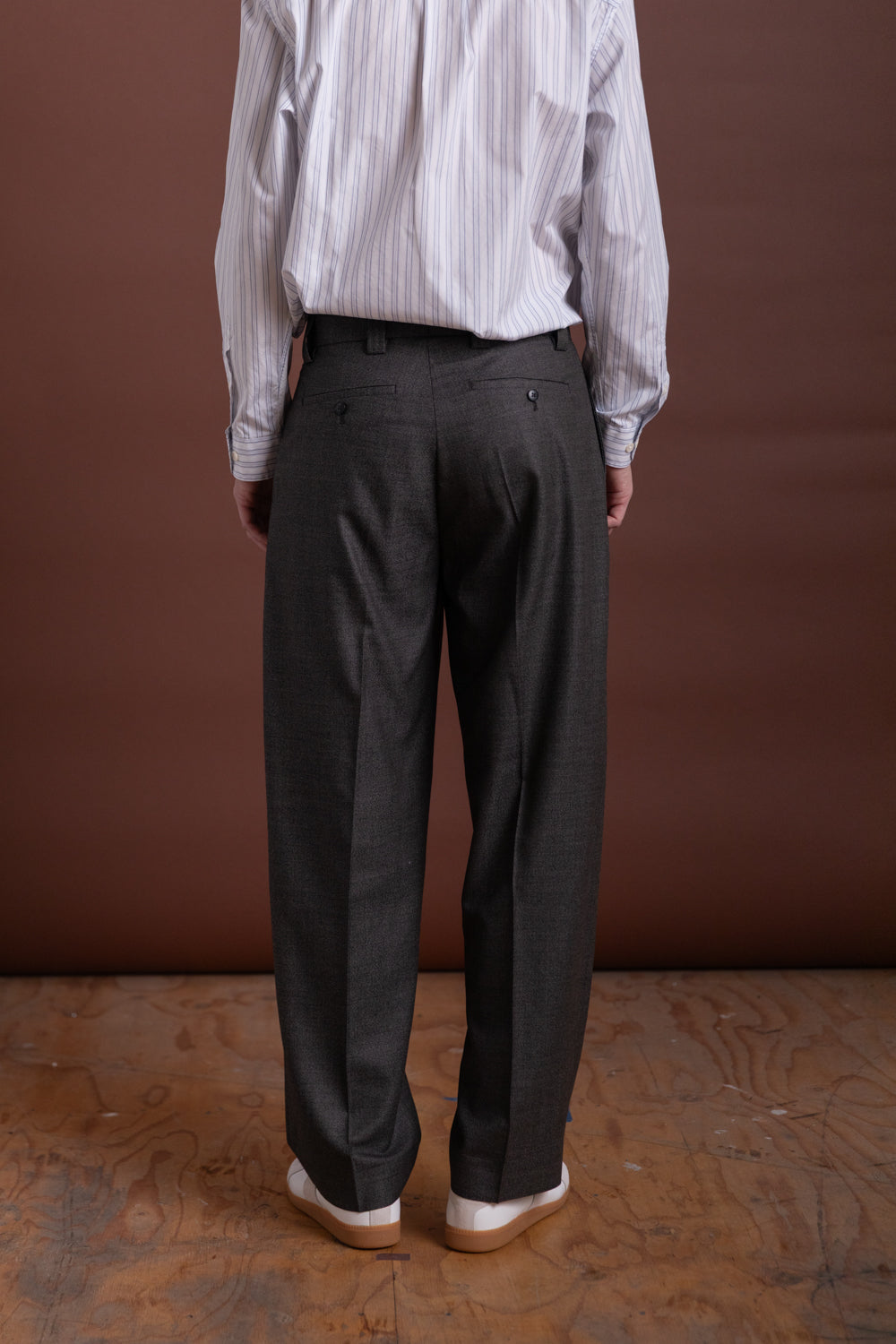 SERVICE TROUSERS IN WARM GREY TWIST WOOL