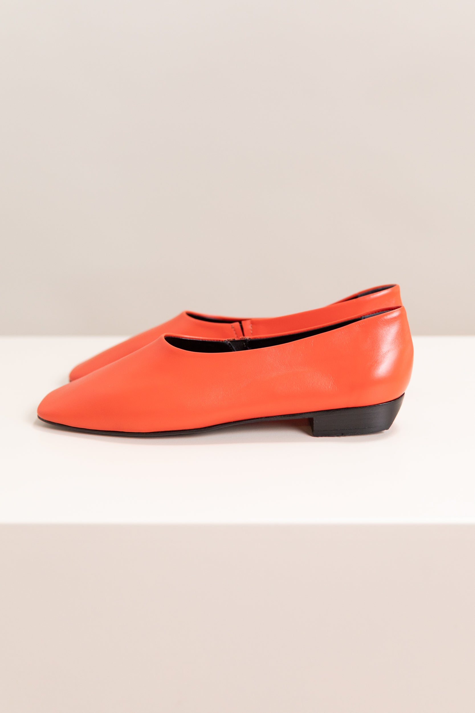 BARRAL FLAT IN ORANGE LEATHER