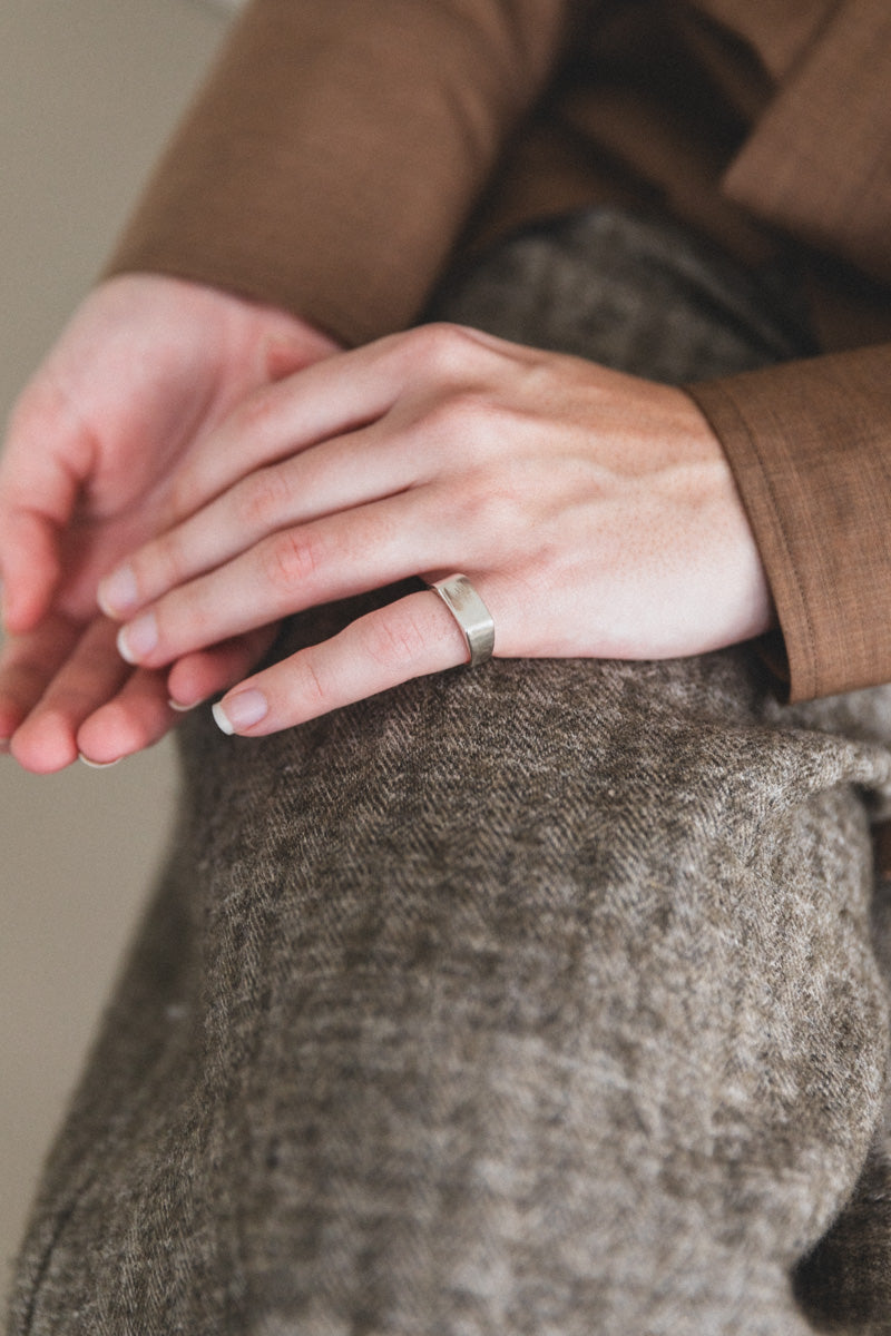 NIKO SIGNET RING IN SILVER