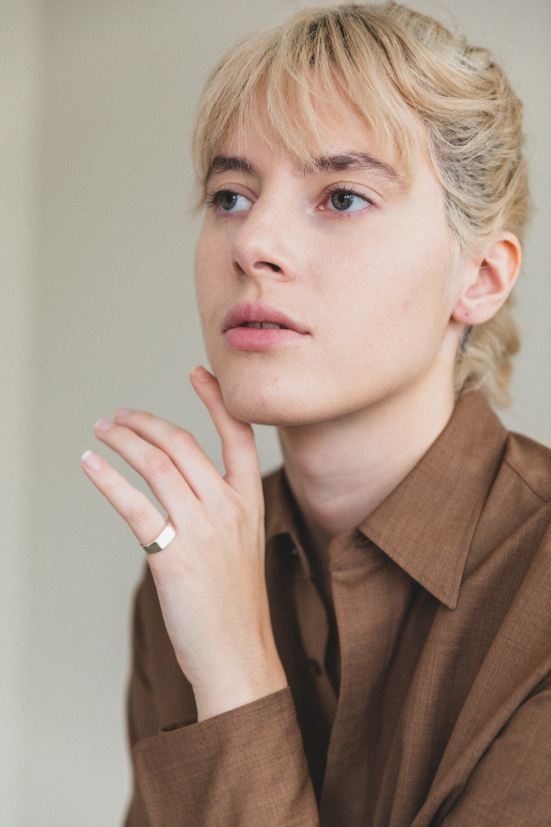 NIKO SIGNET RING IN SILVER