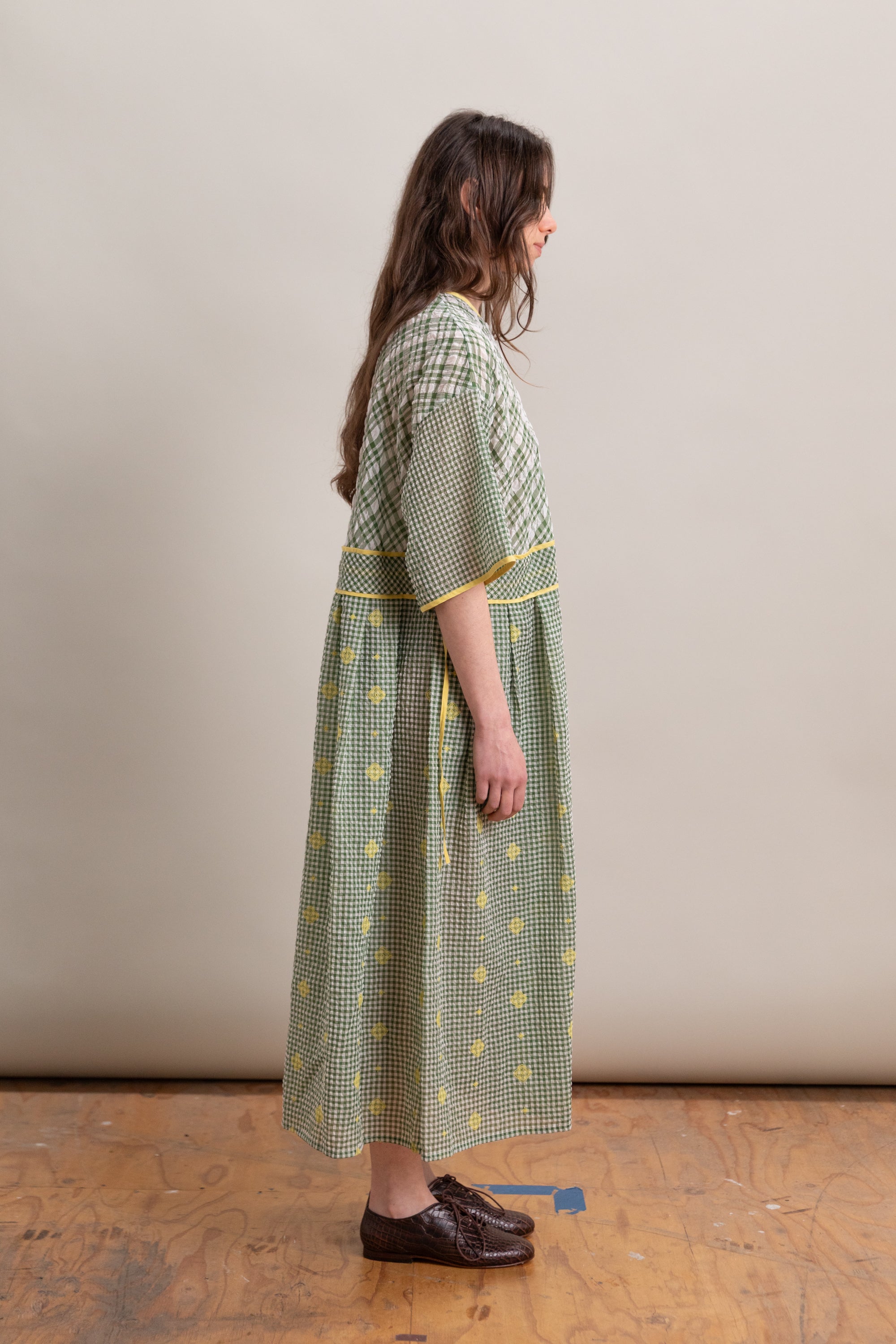 EMBROIDERY DRESS IN GREEN