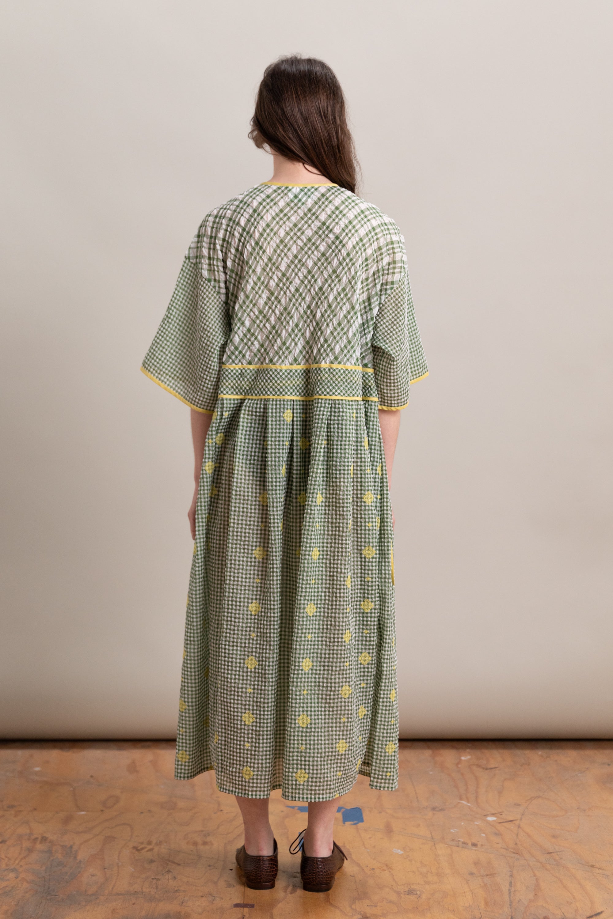 EMBROIDERY DRESS IN GREEN