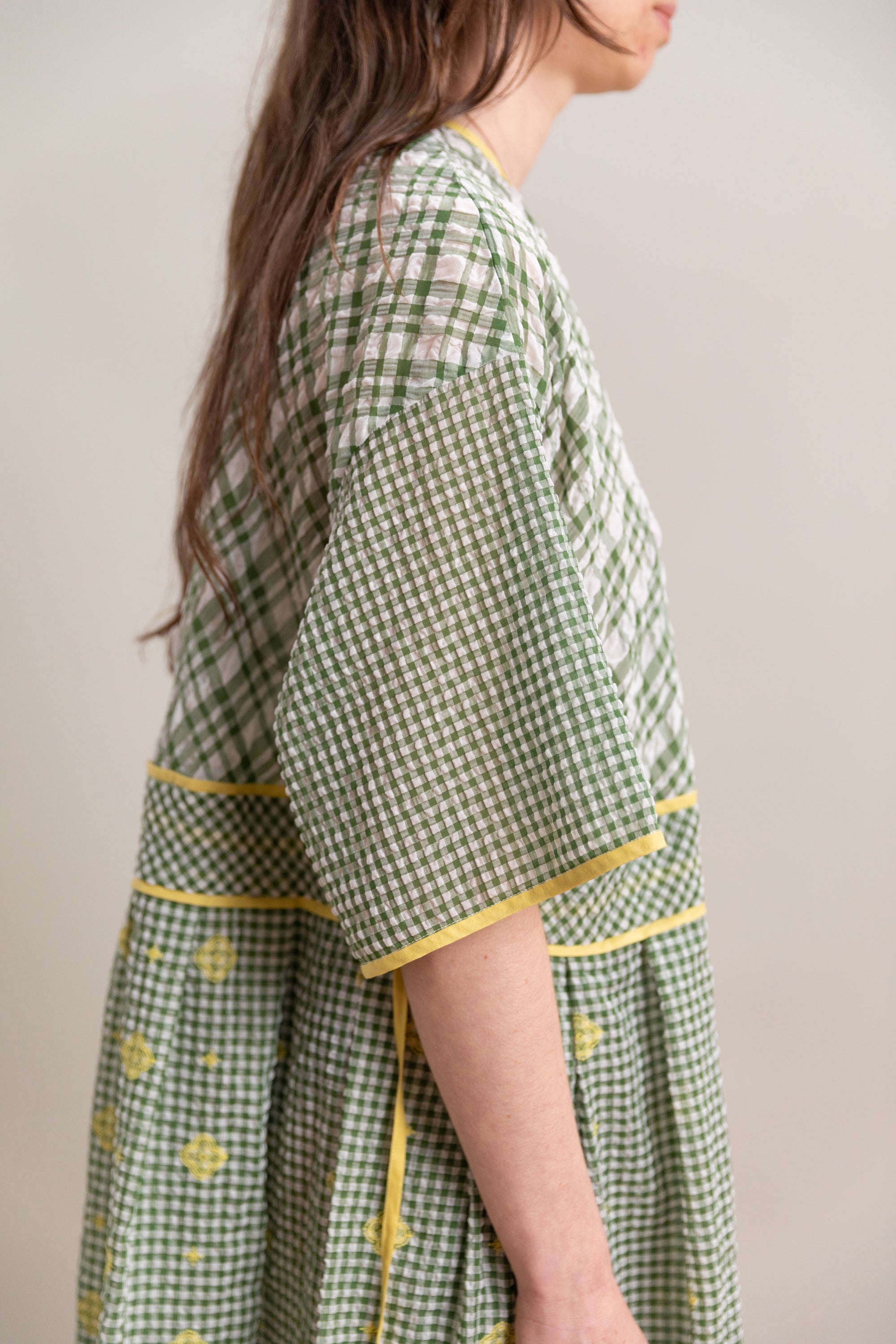 EMBROIDERY DRESS IN GREEN