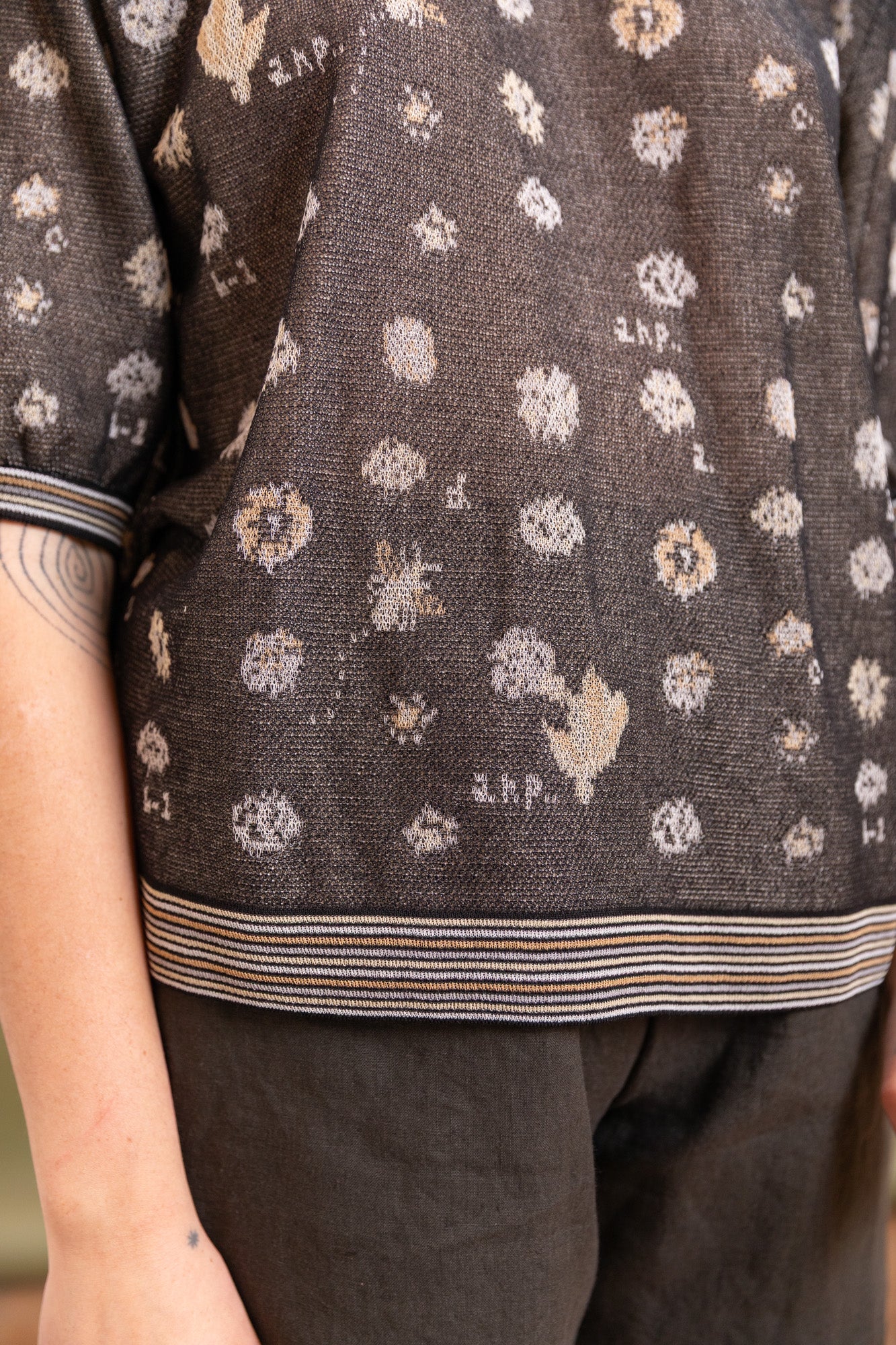 JACQUARD KNIT PULLOVER IN BLACK