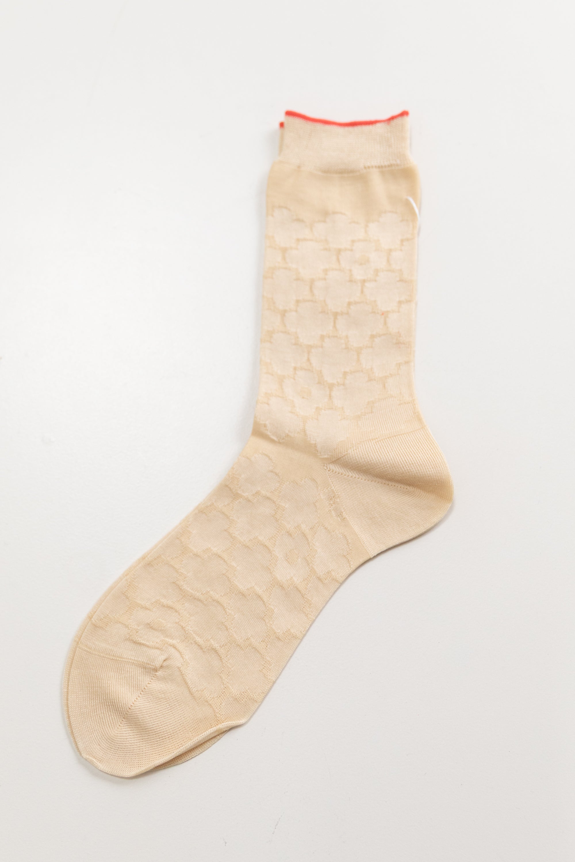 MONO COLOR FLOWER SOCKS IN IVORY