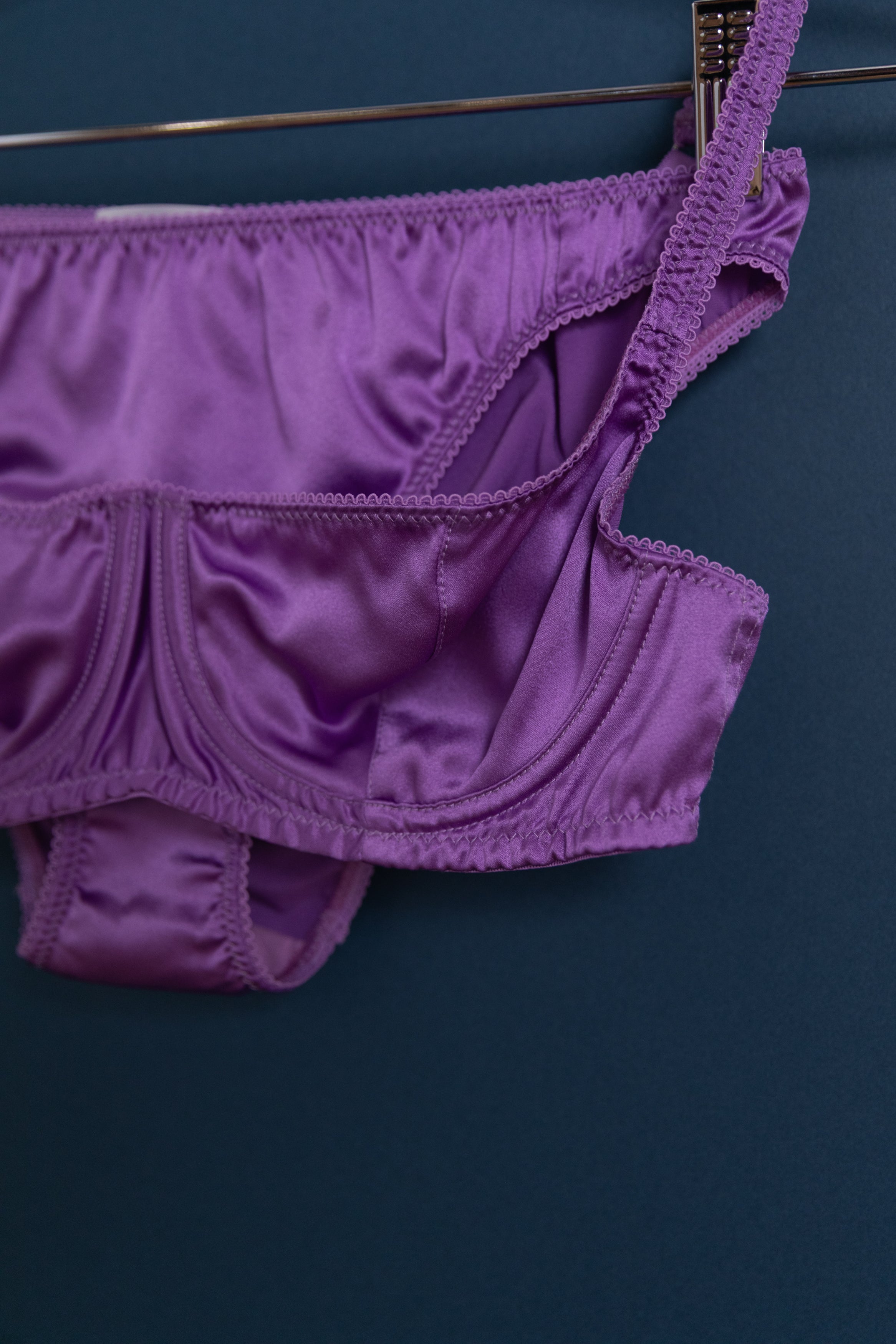 GITA UNDERWIRE BRA IN VIOLA