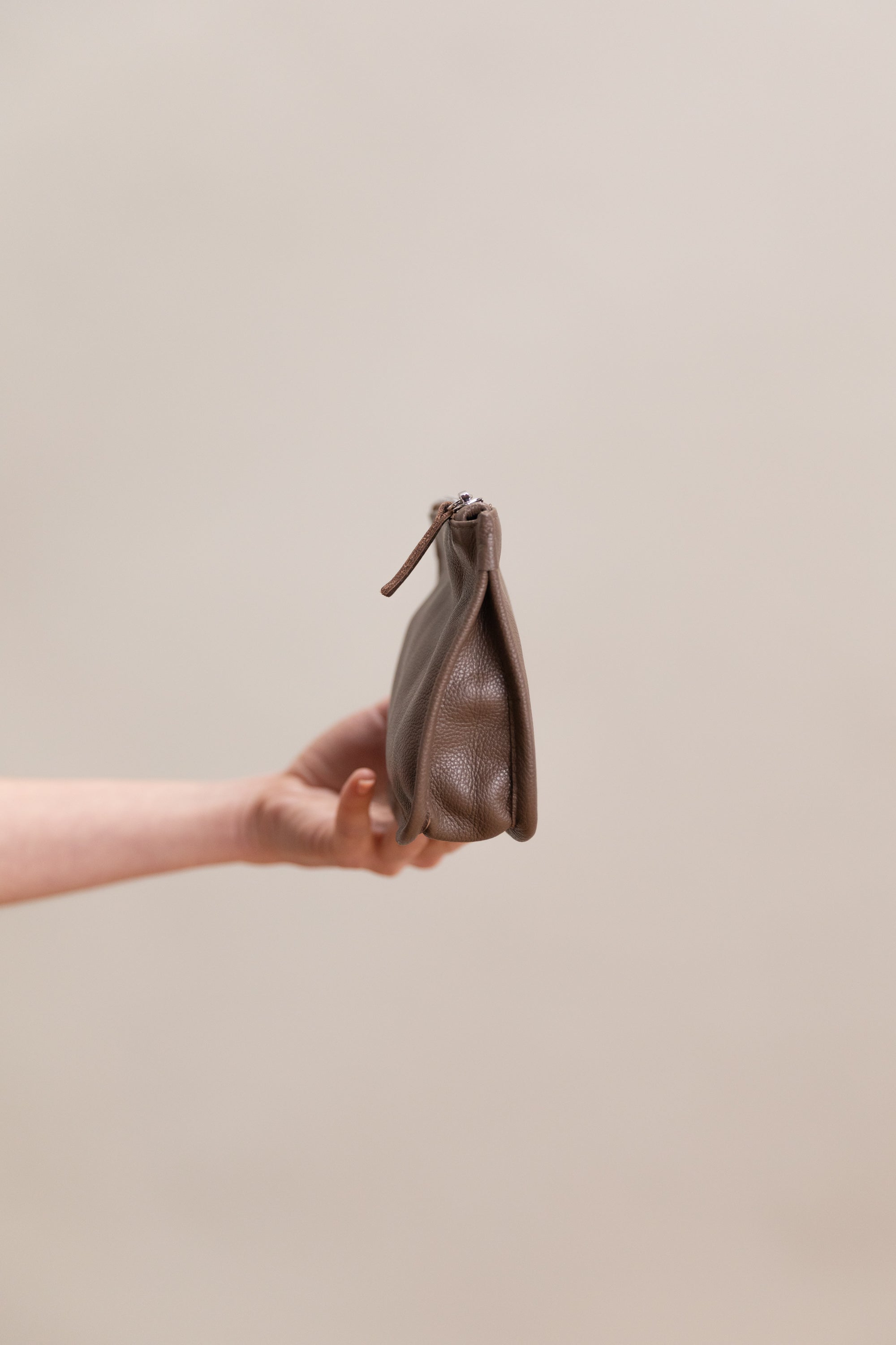 SMALL GIA POUCH IN TOBACCO