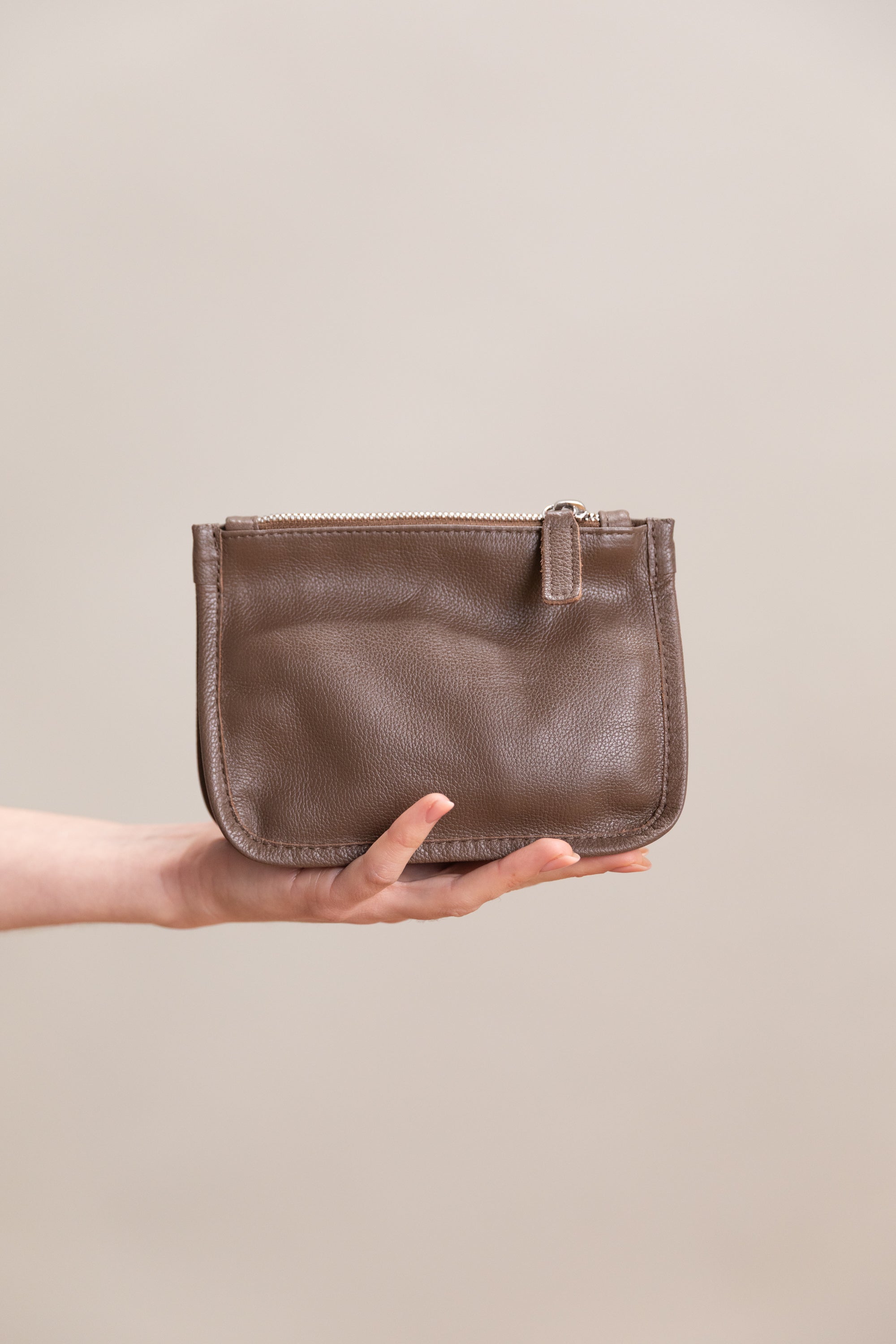 SMALL GIA POUCH IN TOBACCO