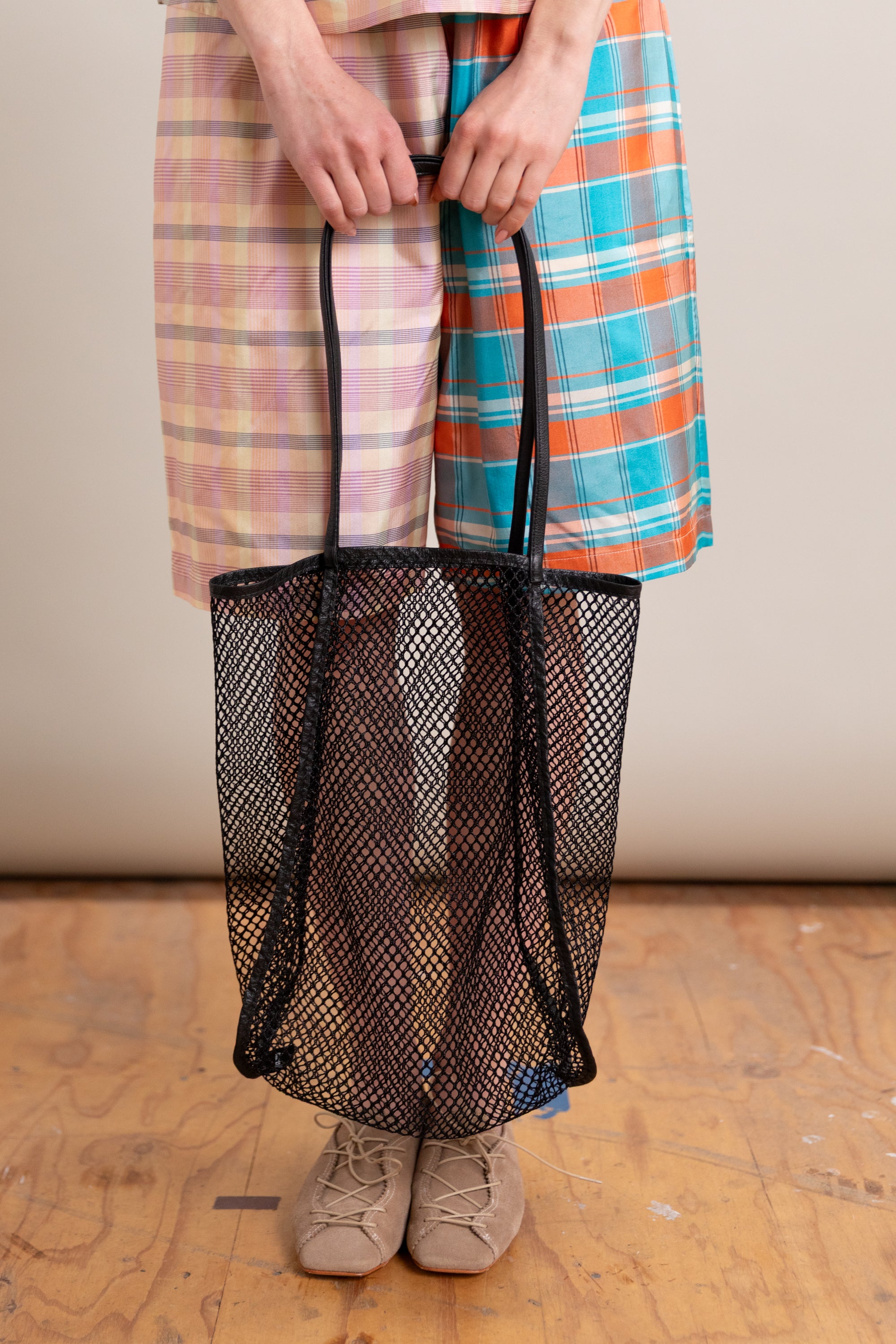 MARKET NET TOTE IN BLACK