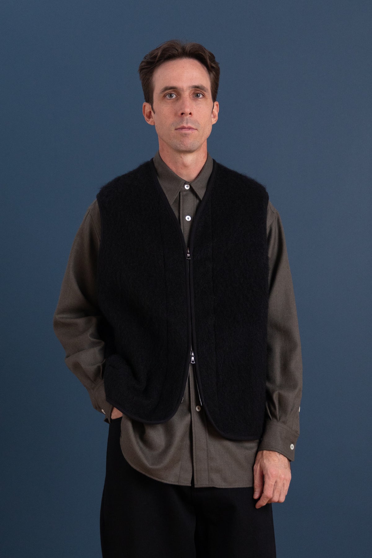 COUNTOUR VEST IN BLACK SHAGGY WOOL NYLON
