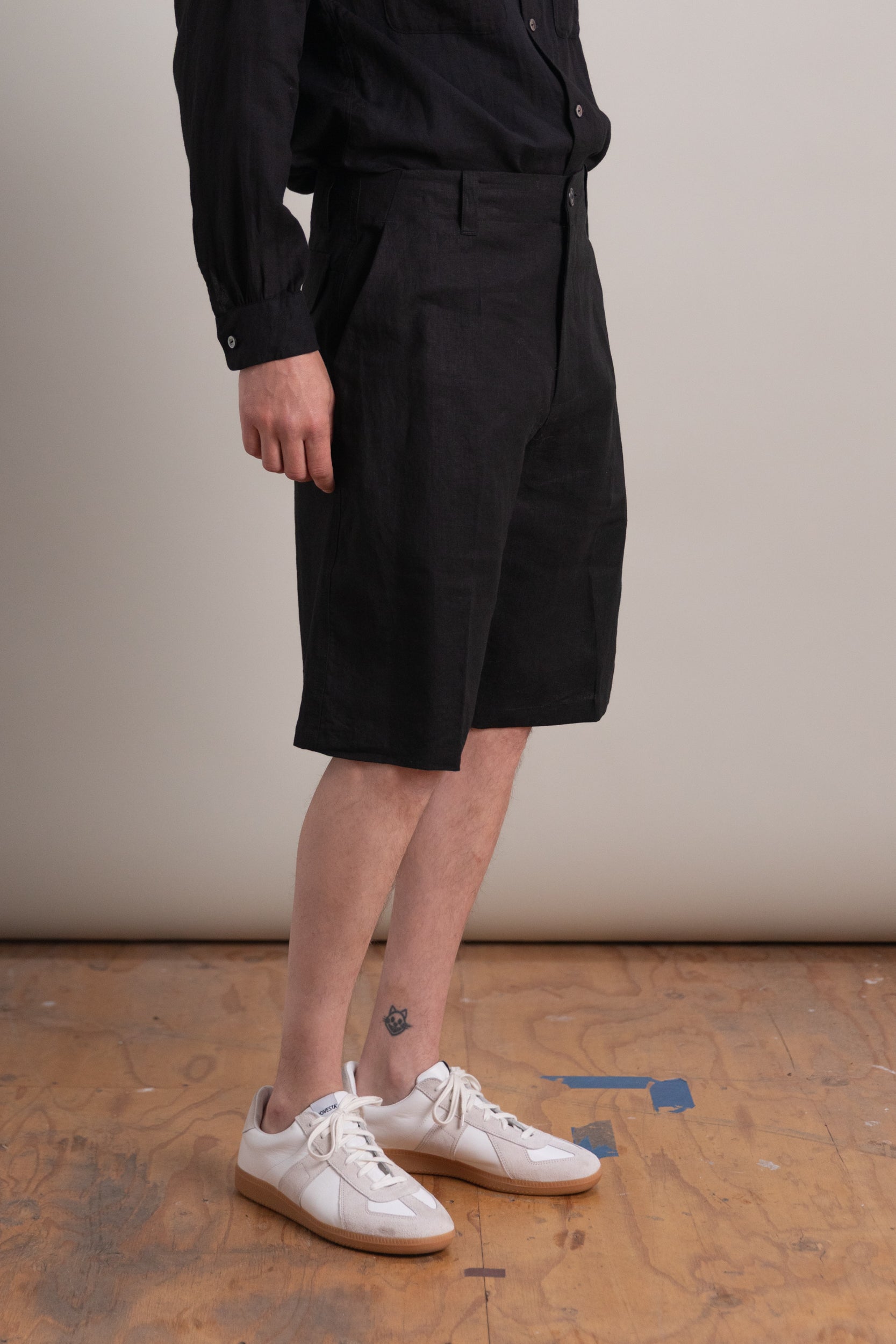 ATOLL SHORTS IN BLACK HIGH DENSITY LINEN