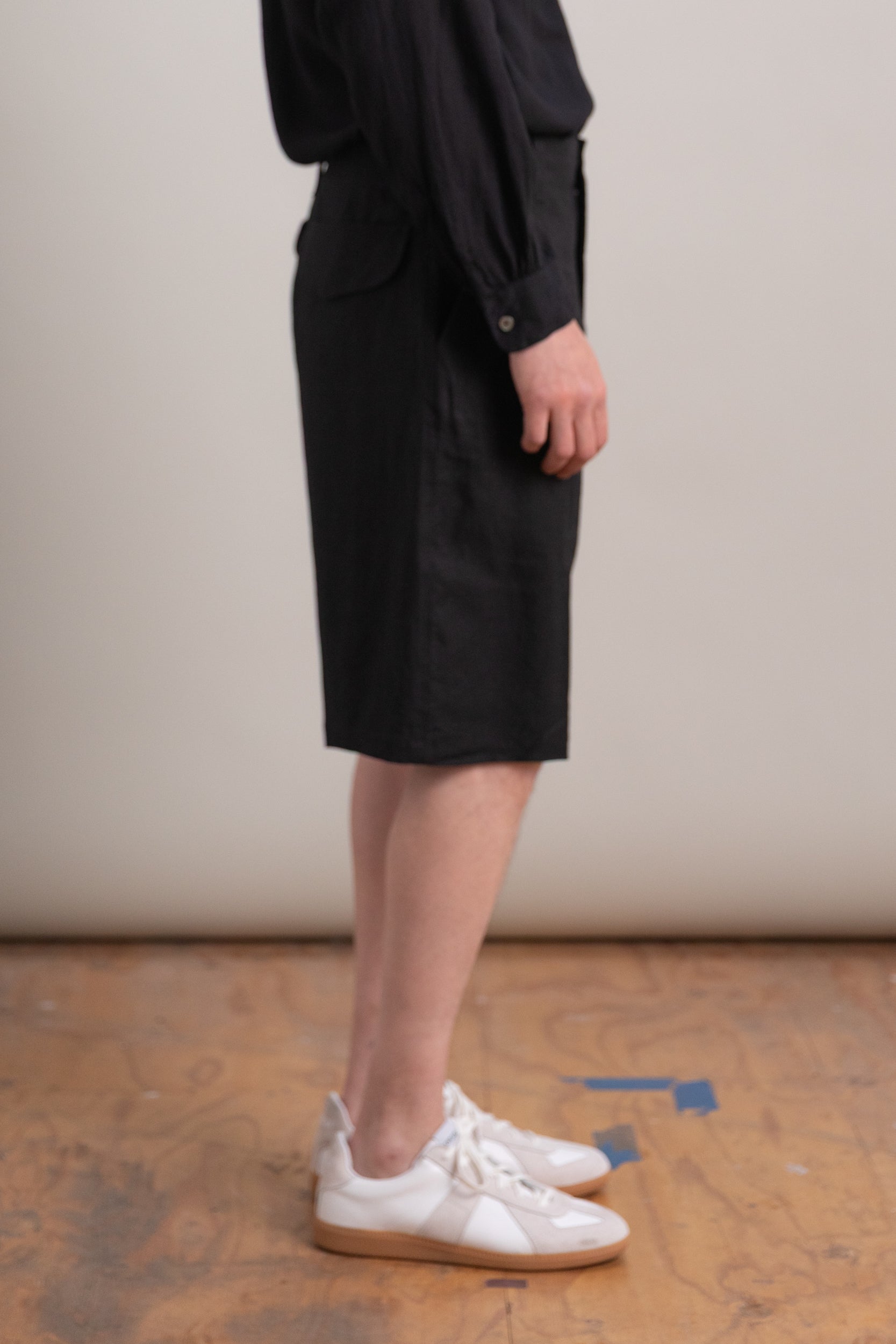 ATOLL SHORTS IN BLACK HIGH DENSITY LINEN