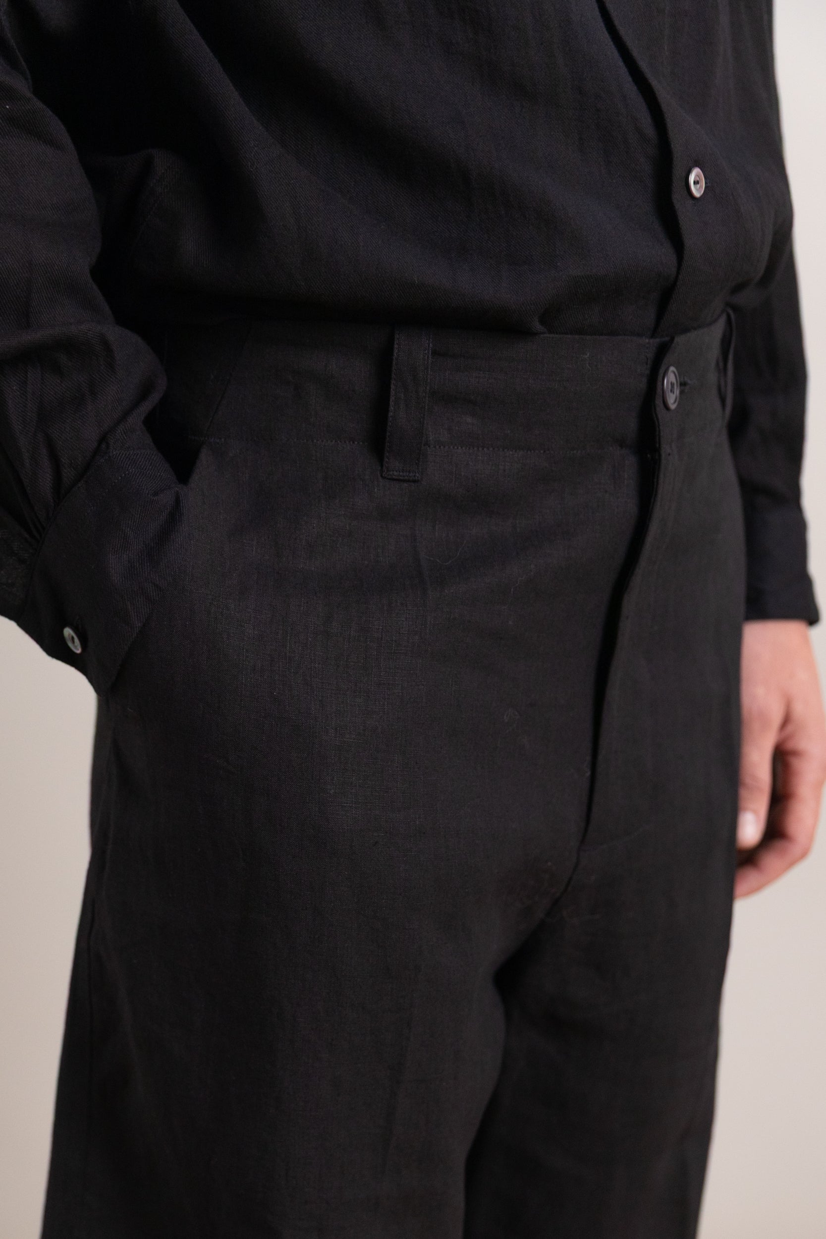 ATOLL SHORTS IN BLACK HIGH DENSITY LINEN