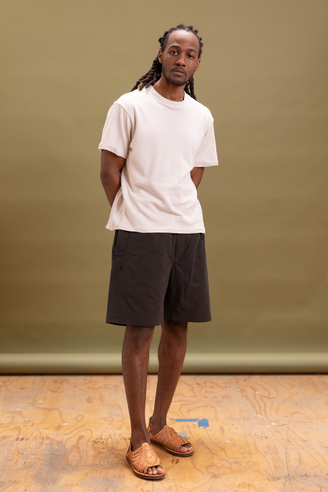 TERRA S SHORTS IN CHARCOAL LINEN/NYLON BLEND