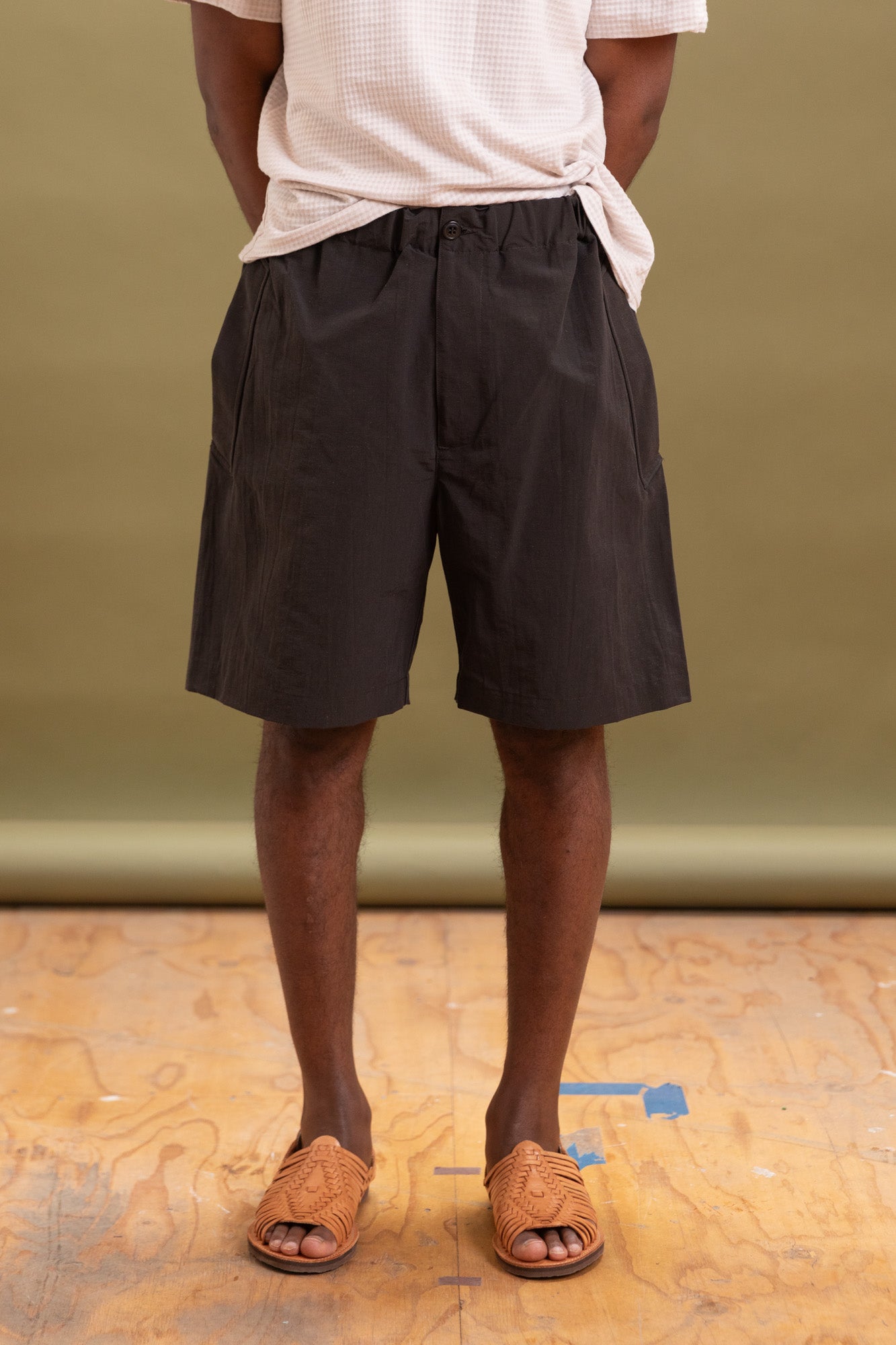 TERRA S SHORTS IN CHARCOAL LINEN/NYLON BLEND