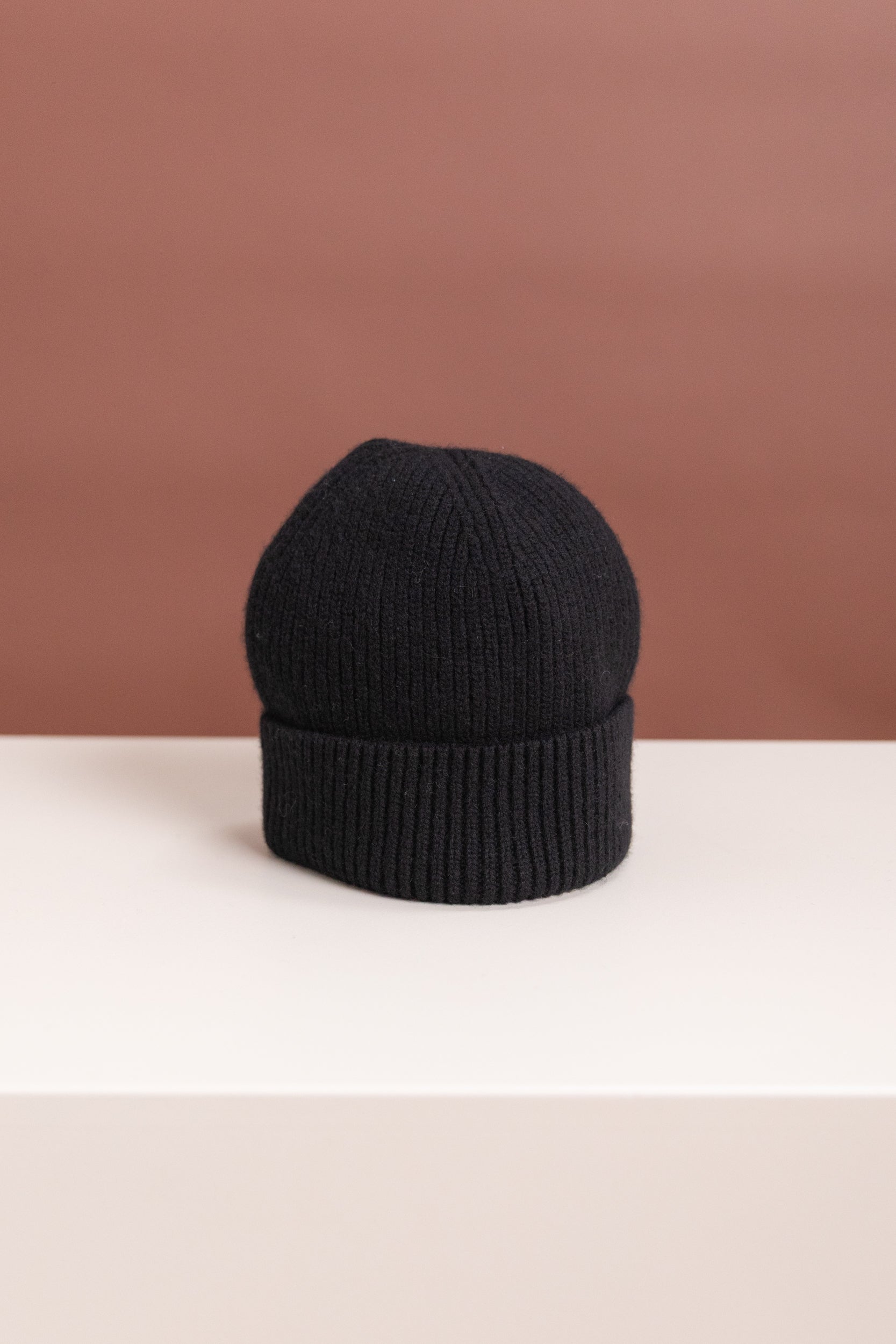 VICKO BEANIE IN BLACK